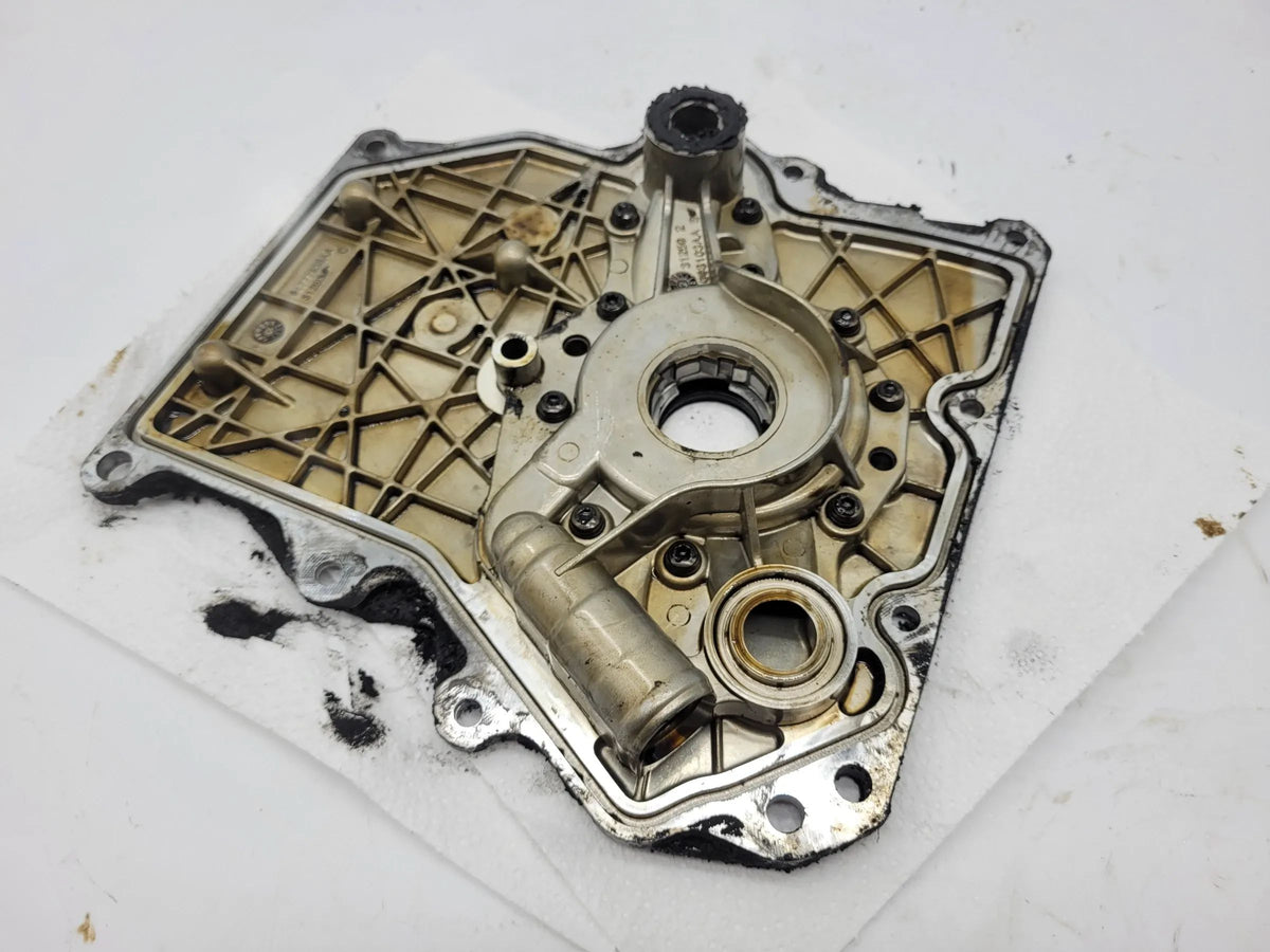 Original Mini One (R50/R53) Ölpumpe Deckel 04777838AA / 04693103AA