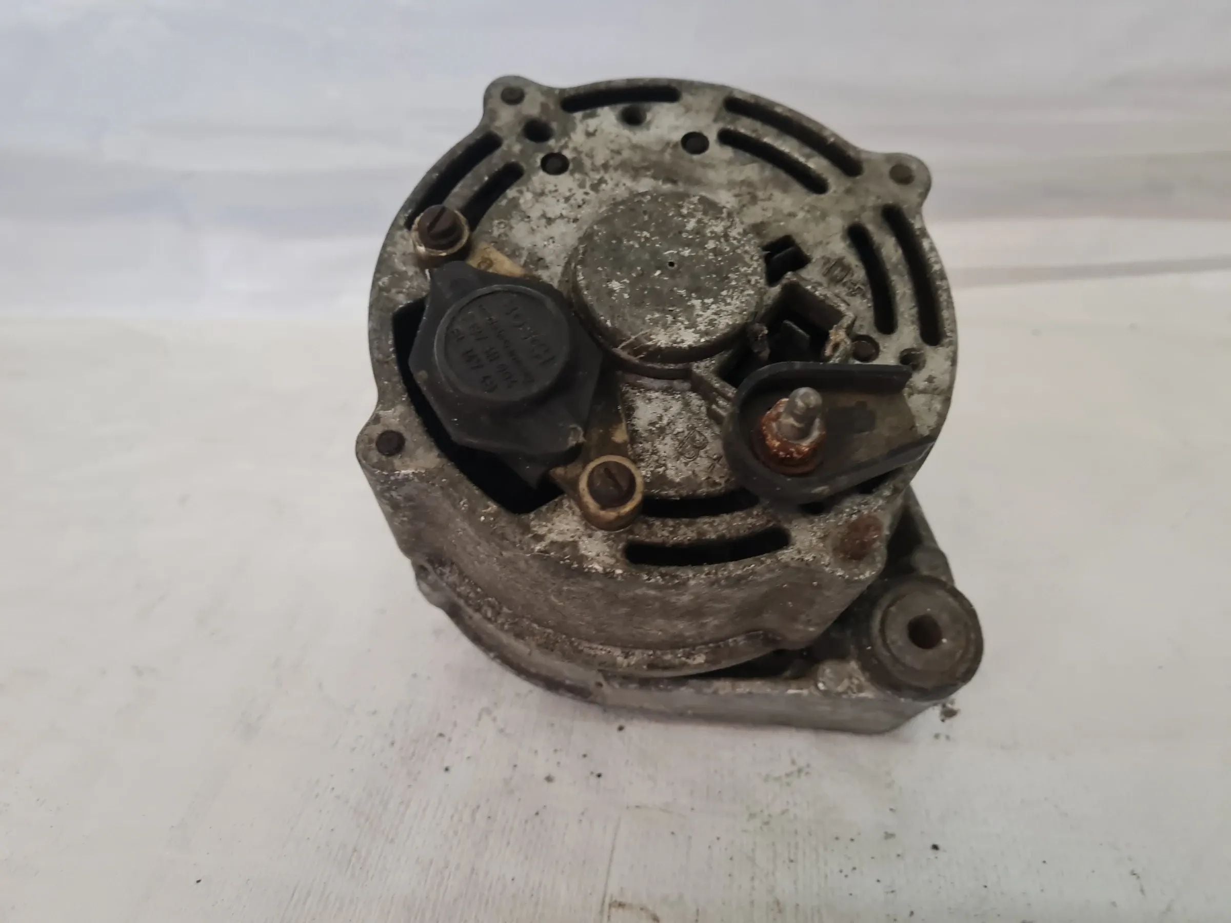Original BMW 3/5 E21/E28/E30 Bosch Lichtmaschine 0120489030