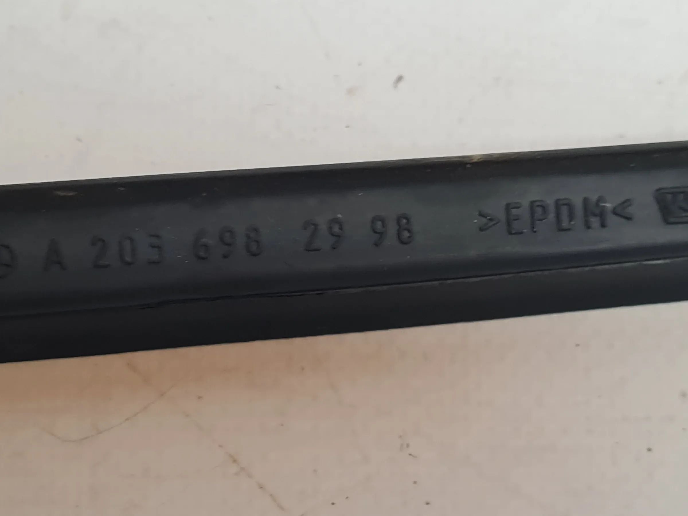 Original Mercedes C-Klasse CL203 Leiste Dichtung Links A2036982998