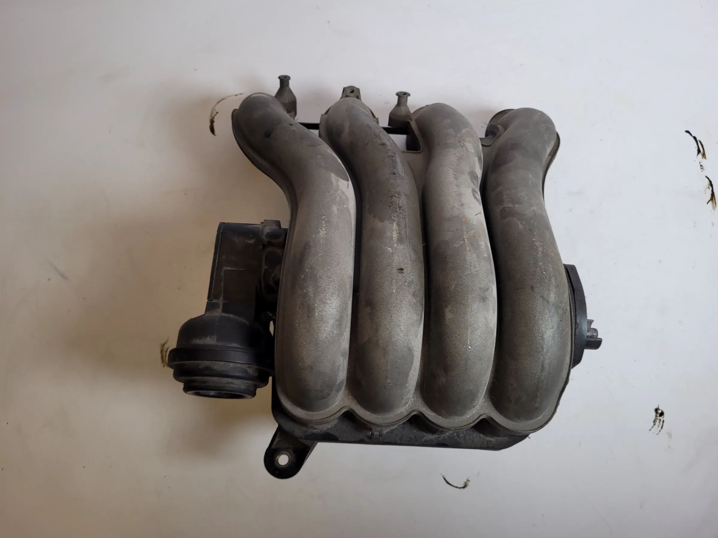 Audi A4 8E/B6/B7 Ansaugbrücke Ansaugkrümmer 06D133210D Original
