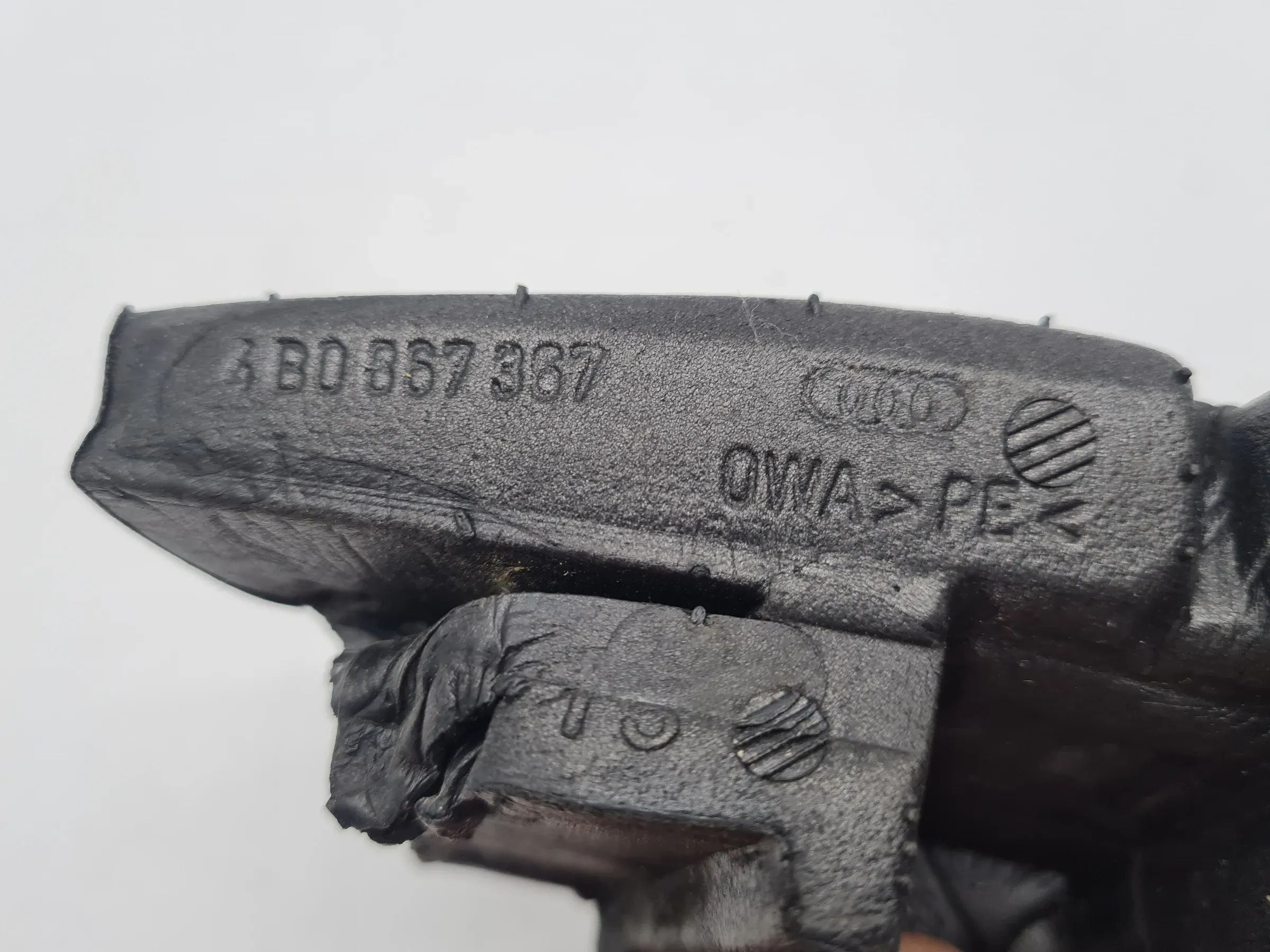 Original Audi A6 (4B2/4B4) Formstück hinter Türverkleidung Vorne Links 4B0867367
