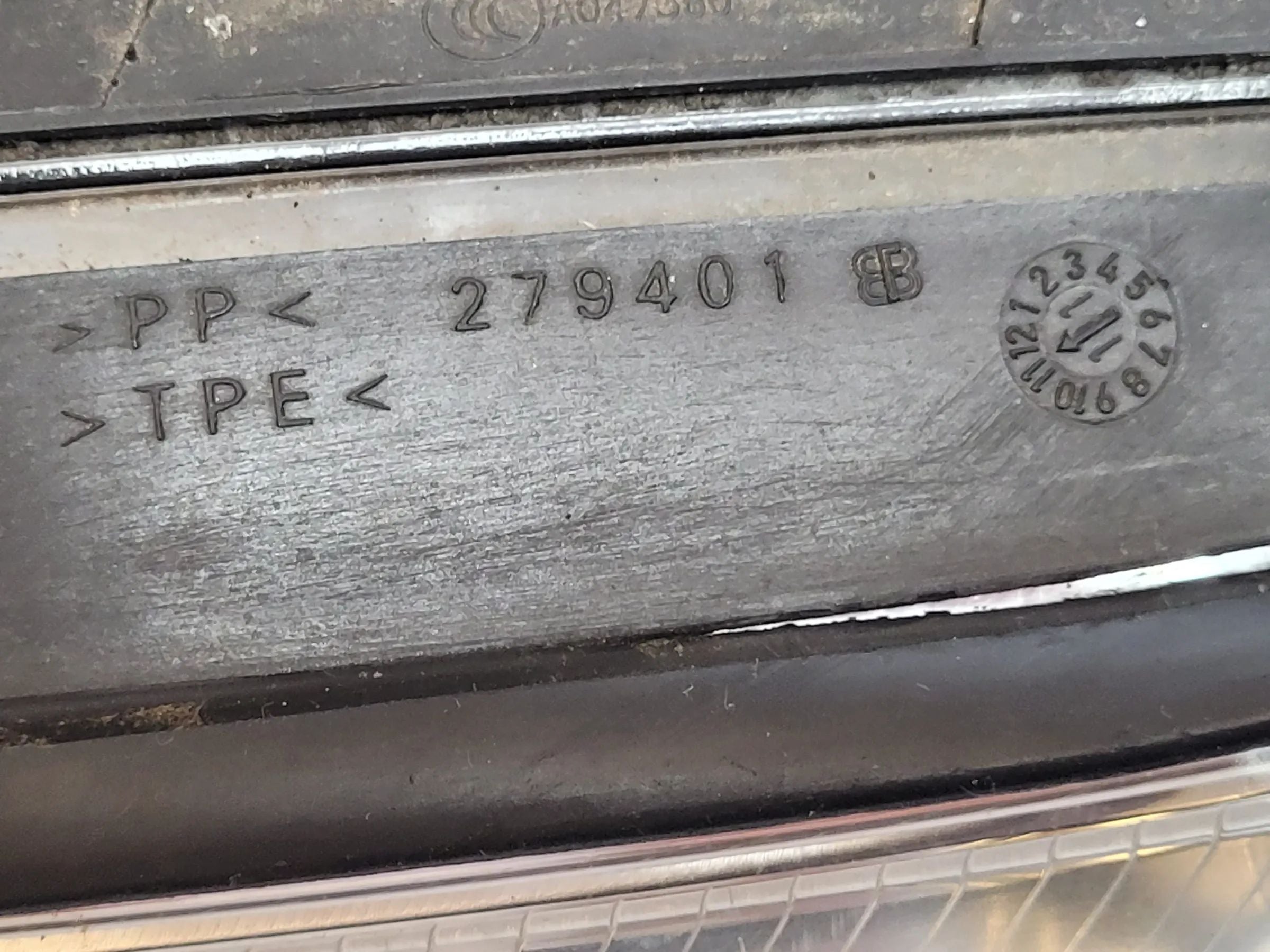 Original Audi A6 (4B2/4B4) Scheinwerfer Frontleuchte Links 4B0941003