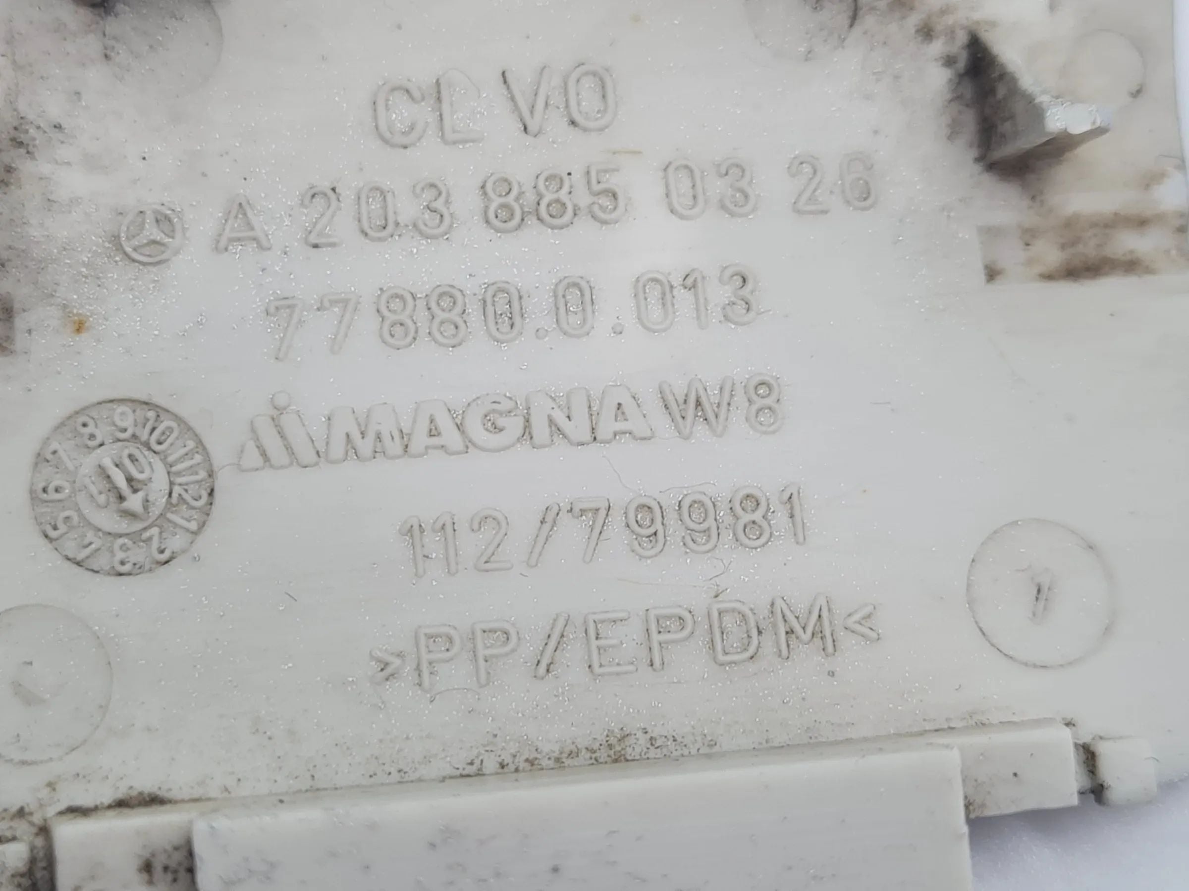 Original Mercedes-Benz C-Klasse (W203) Abdeckung Abschlepphaken A2038850326