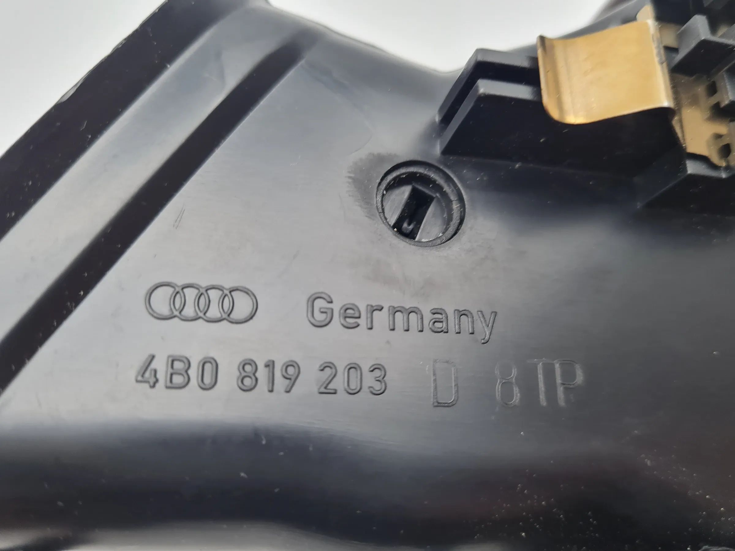 Original Audi A6 (4B2/4B4) Luftdüse Zigarettenanzünder Hinten 4B0815743