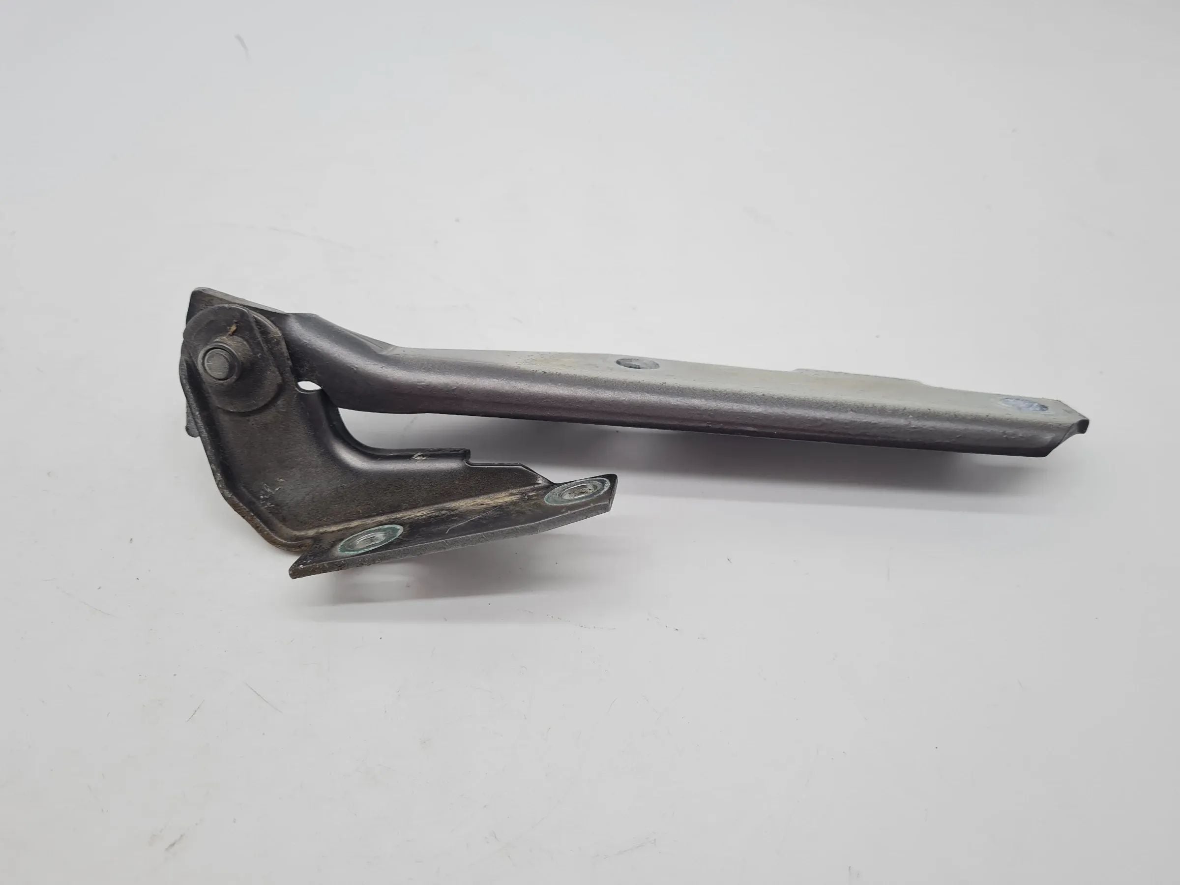 Original Audi A6 (4B2/4B4) Motorhaube Motorhaubenscharnier Rechts 4B0823302E