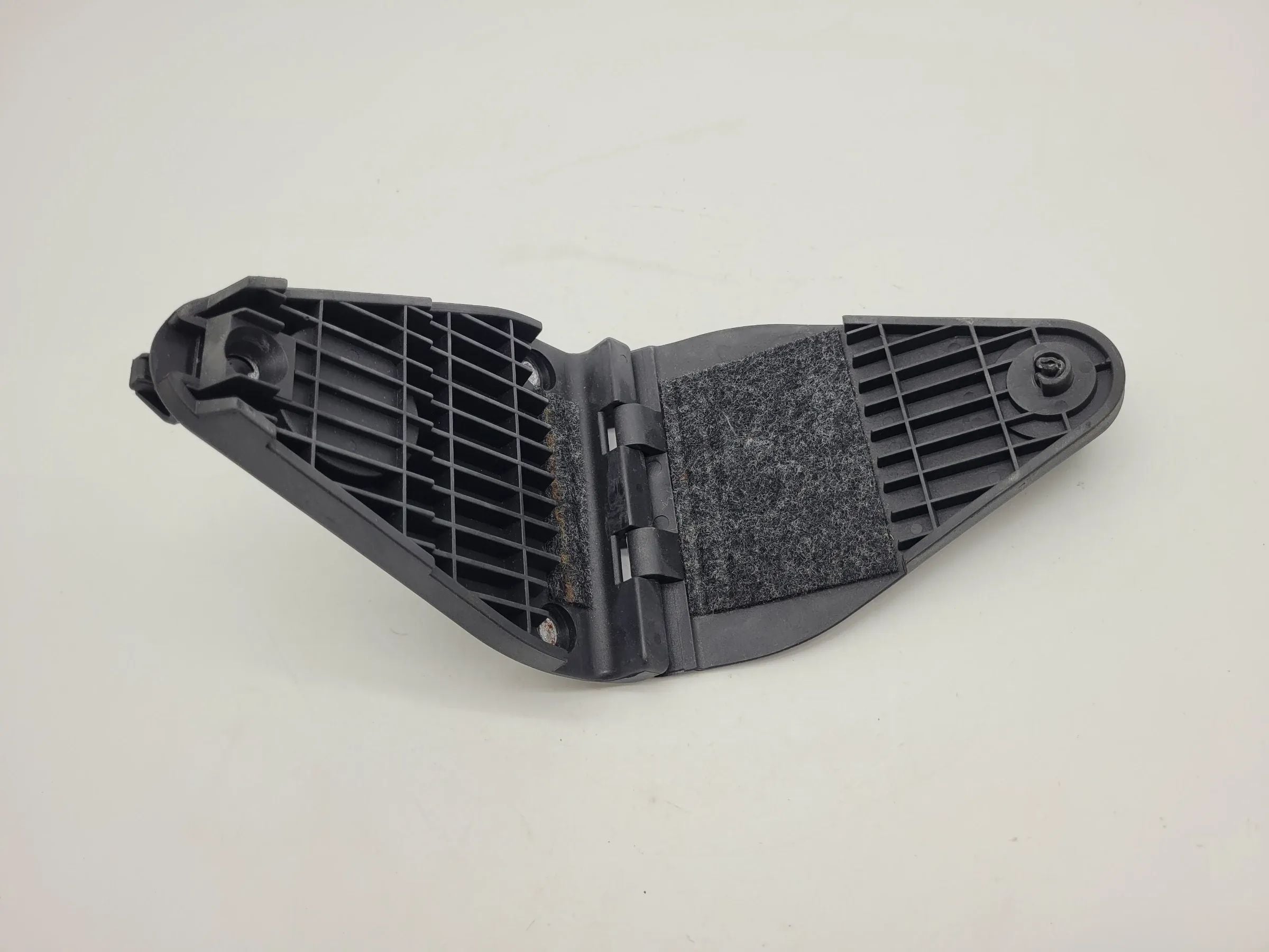 Original Audi A6 (4B2/4B4) Halterung Warndreieck 4B5860285B