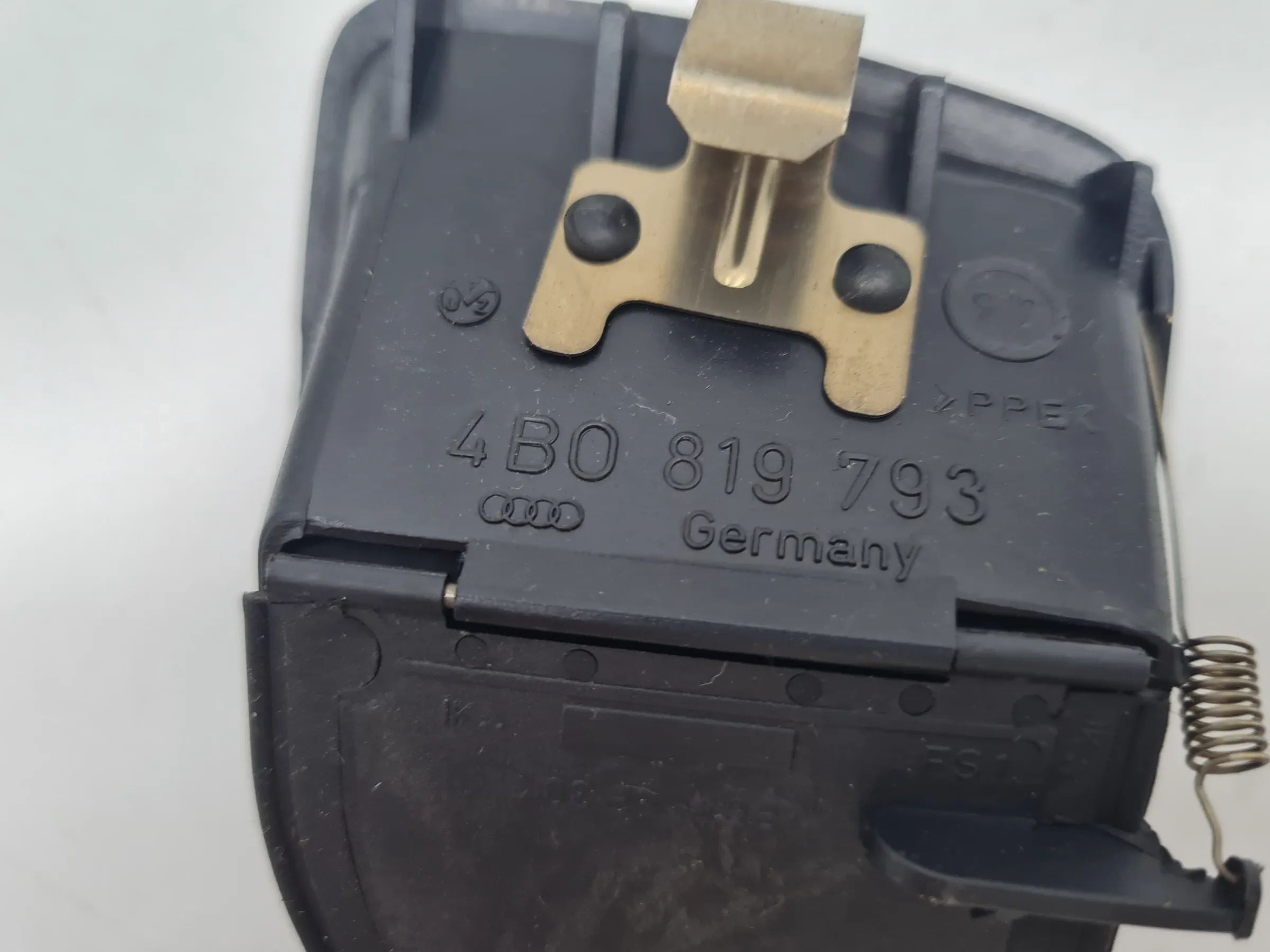 Original Audi A6 (4B2/4B4) Luftgitter Luftdüse Vorne Links 4B0819793