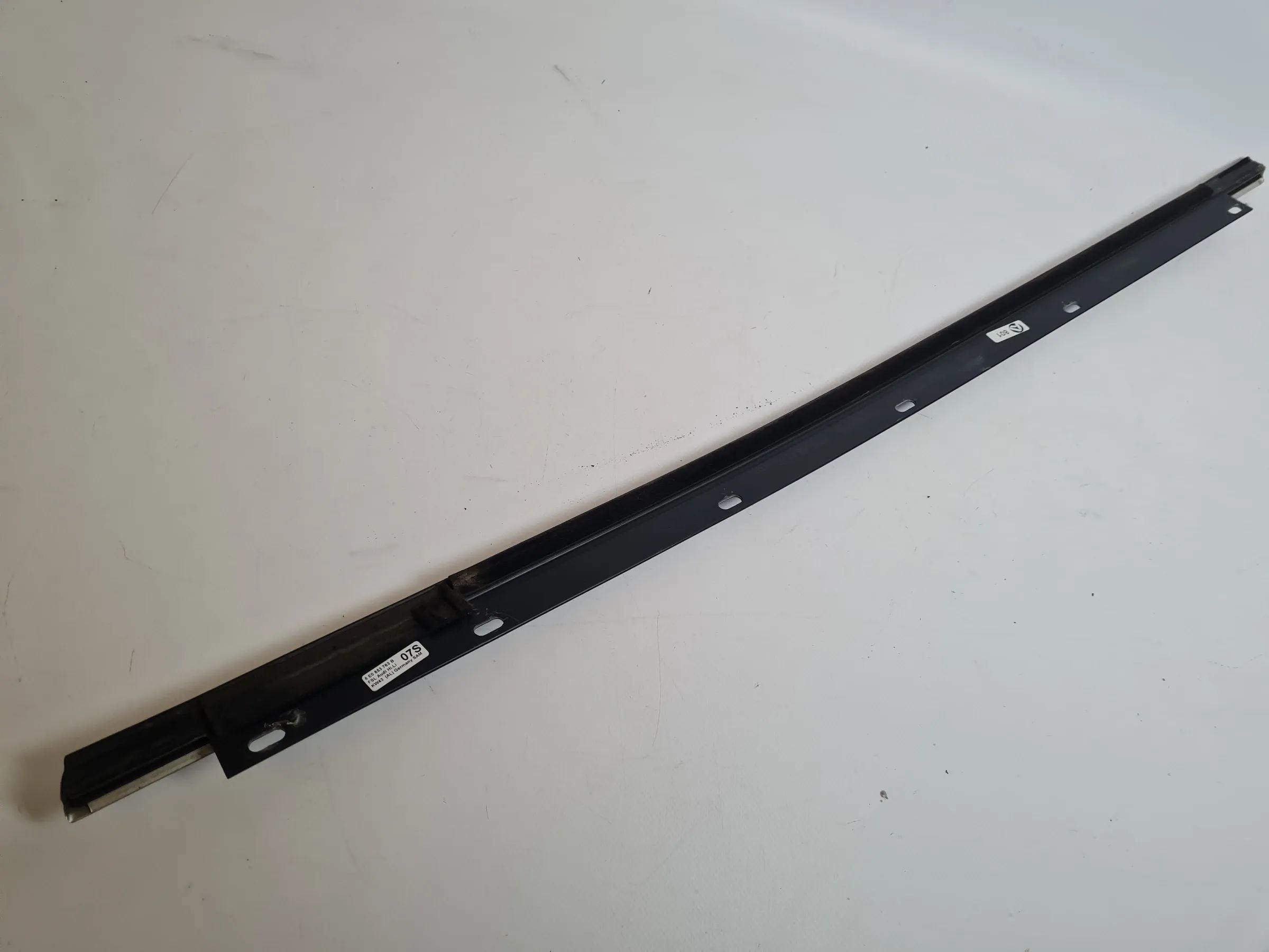Original Audi A4 (8E/B6/B7) S-Line Dichtung Fensterleiste L./Hinten 8E0853763B