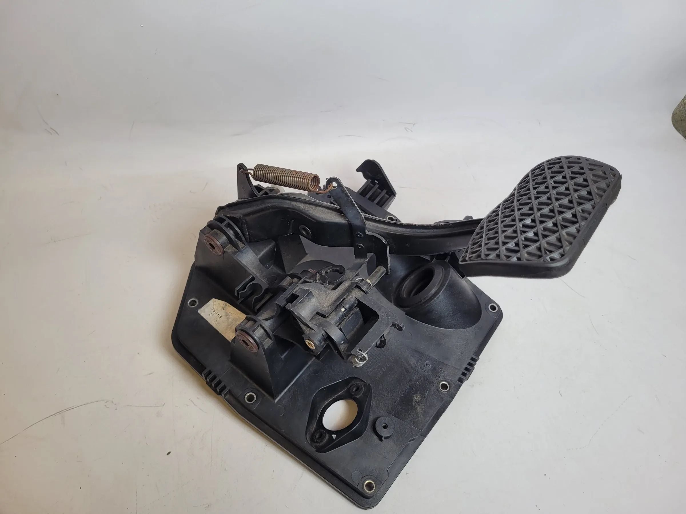 Original Mercedes A-Klasse (W168) Pedalwerk Bremspedal Automatik A1682900549