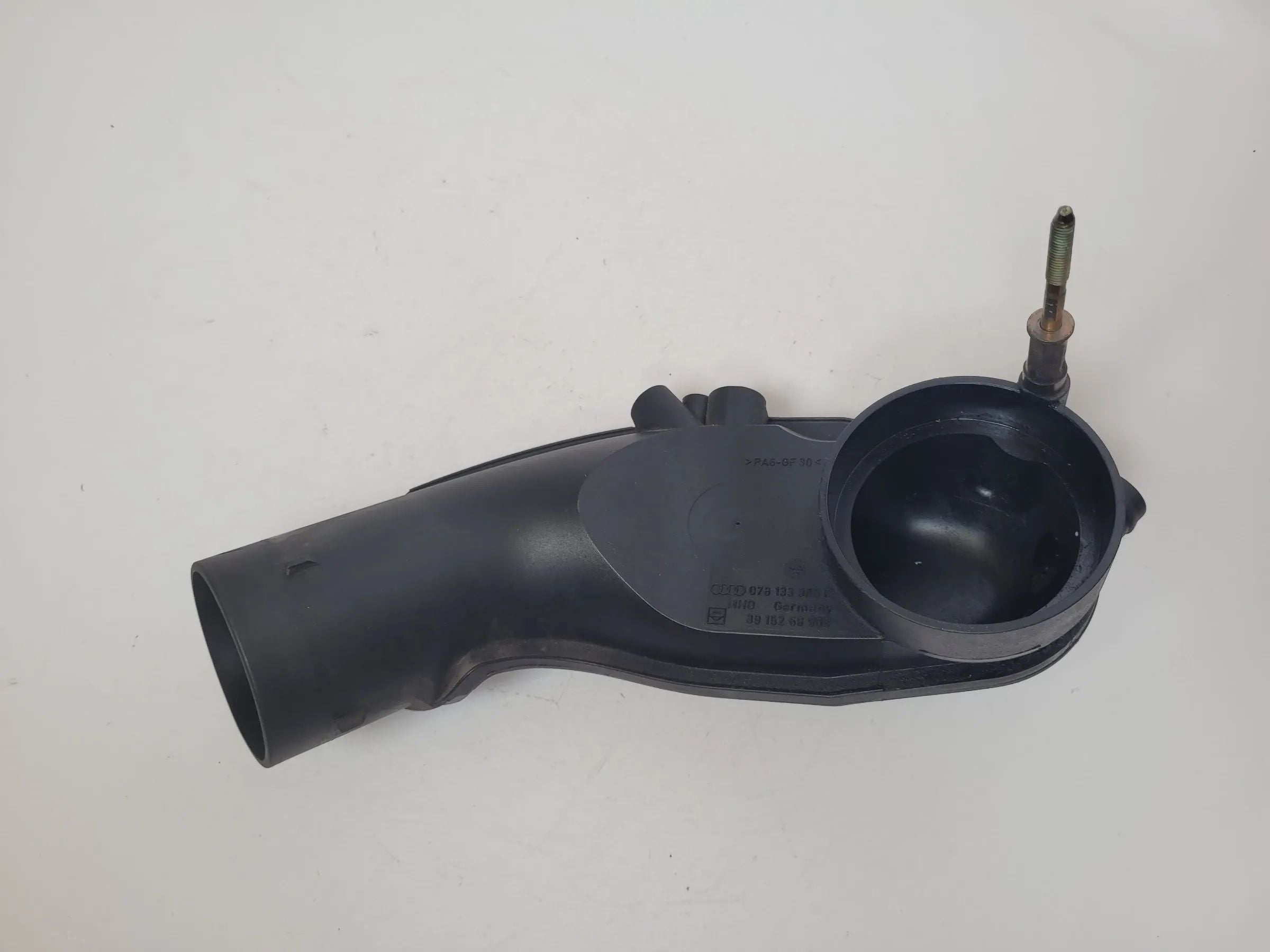 Original Audi A6 (4B2/4B4) Ansaugrohr Ansaugstutzen Luftrohr 078133356F