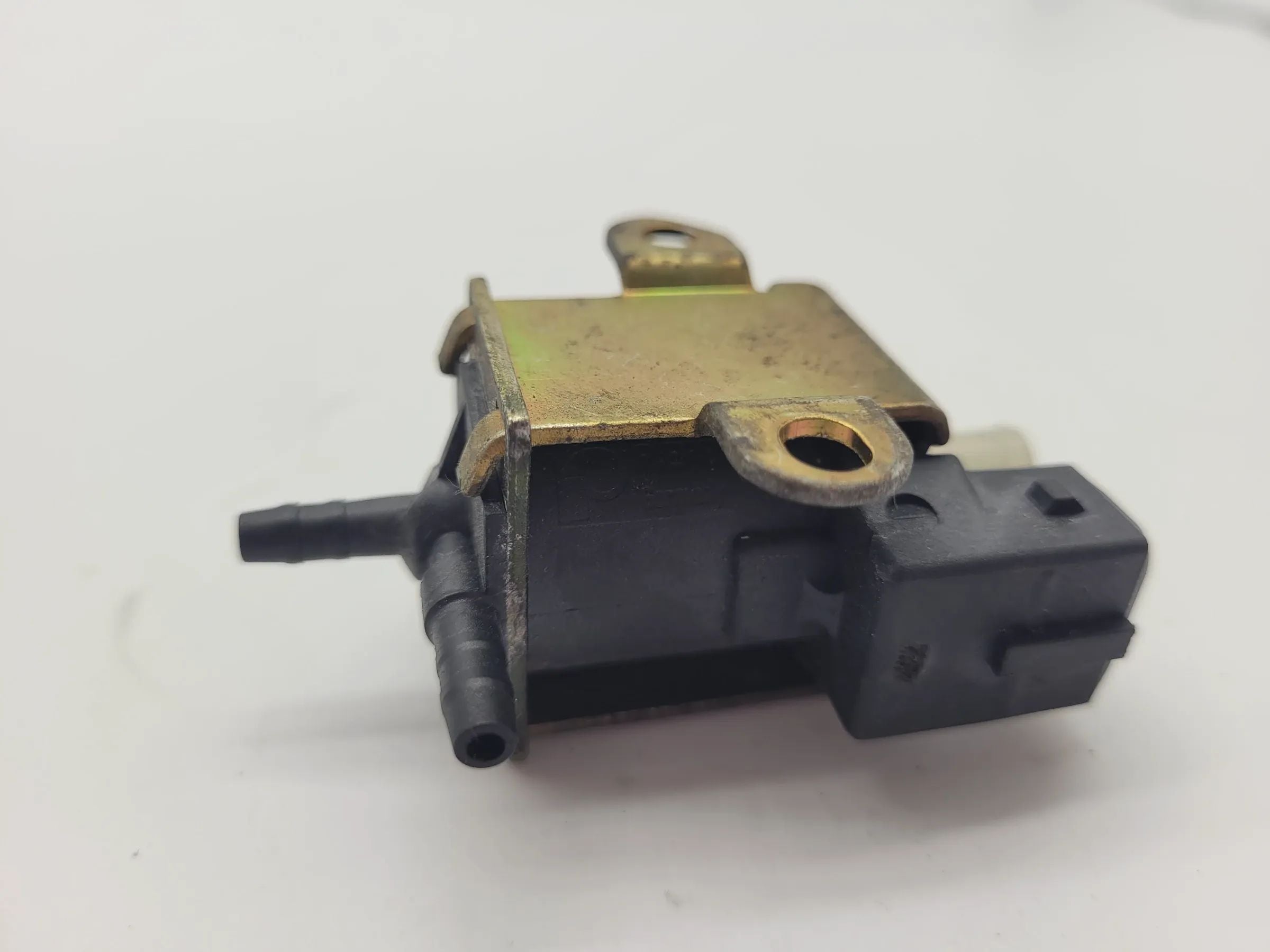 Original Audi A6 (4B2/4B4) Unterdruckventil Magnetventil 026906283H