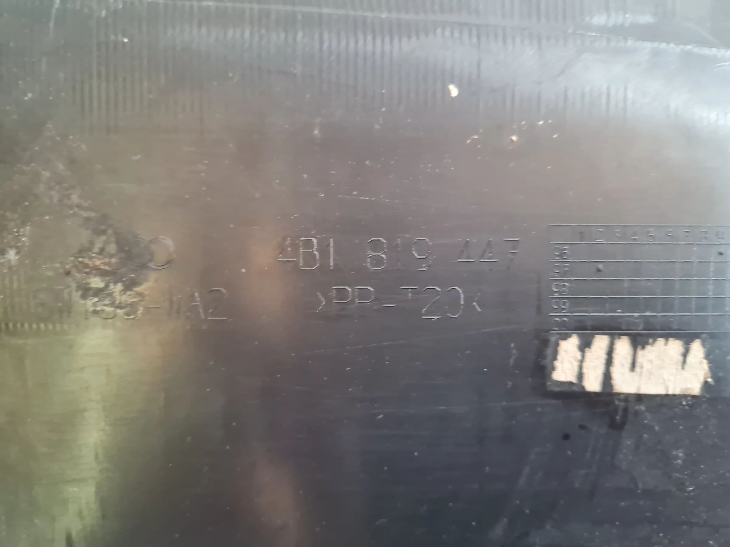 Original Audi A6 (4B2/4B4) Abdeckung Wasserkasten Batterie 4B1819447
