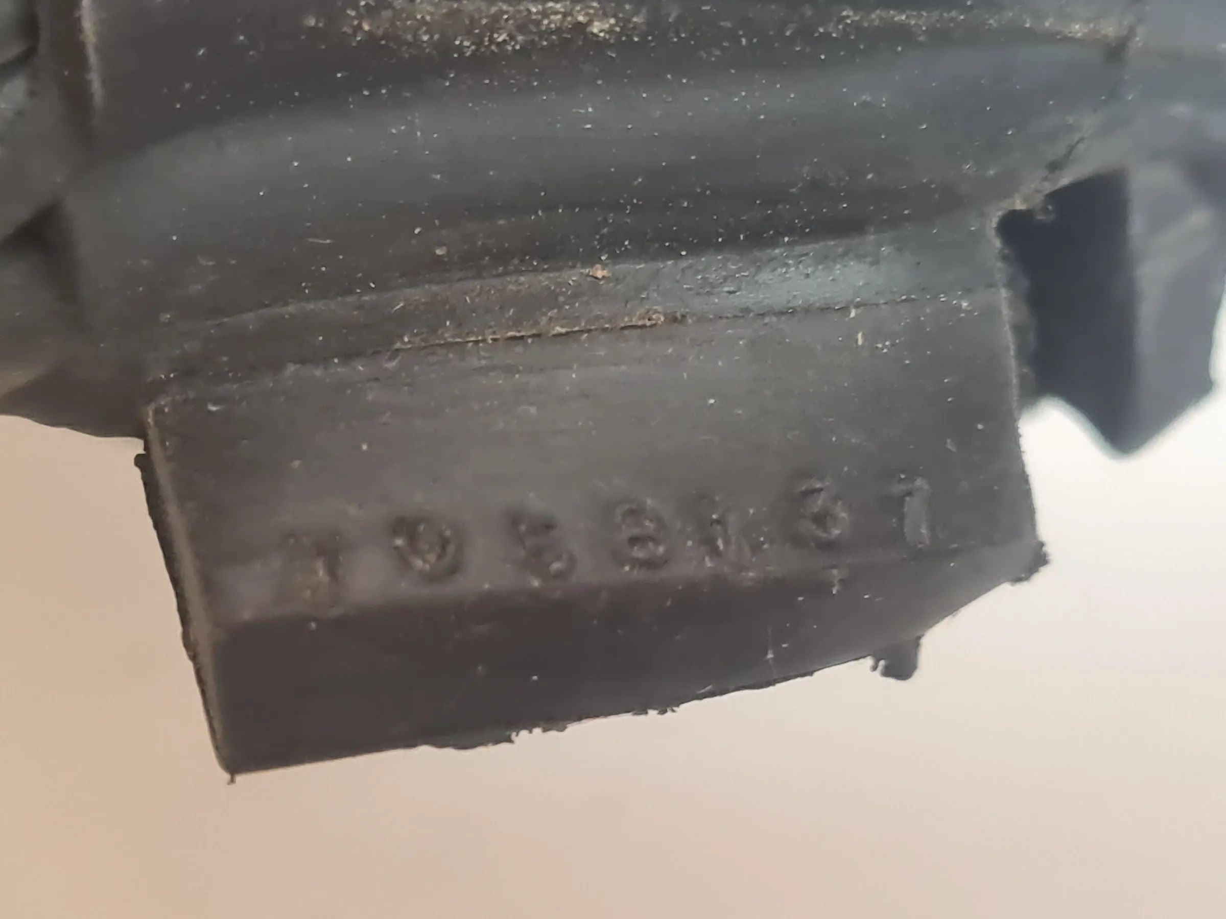 Original Mini One (R50/R53) Dichtung Frontklappe Motorhaube Hinten 7058137