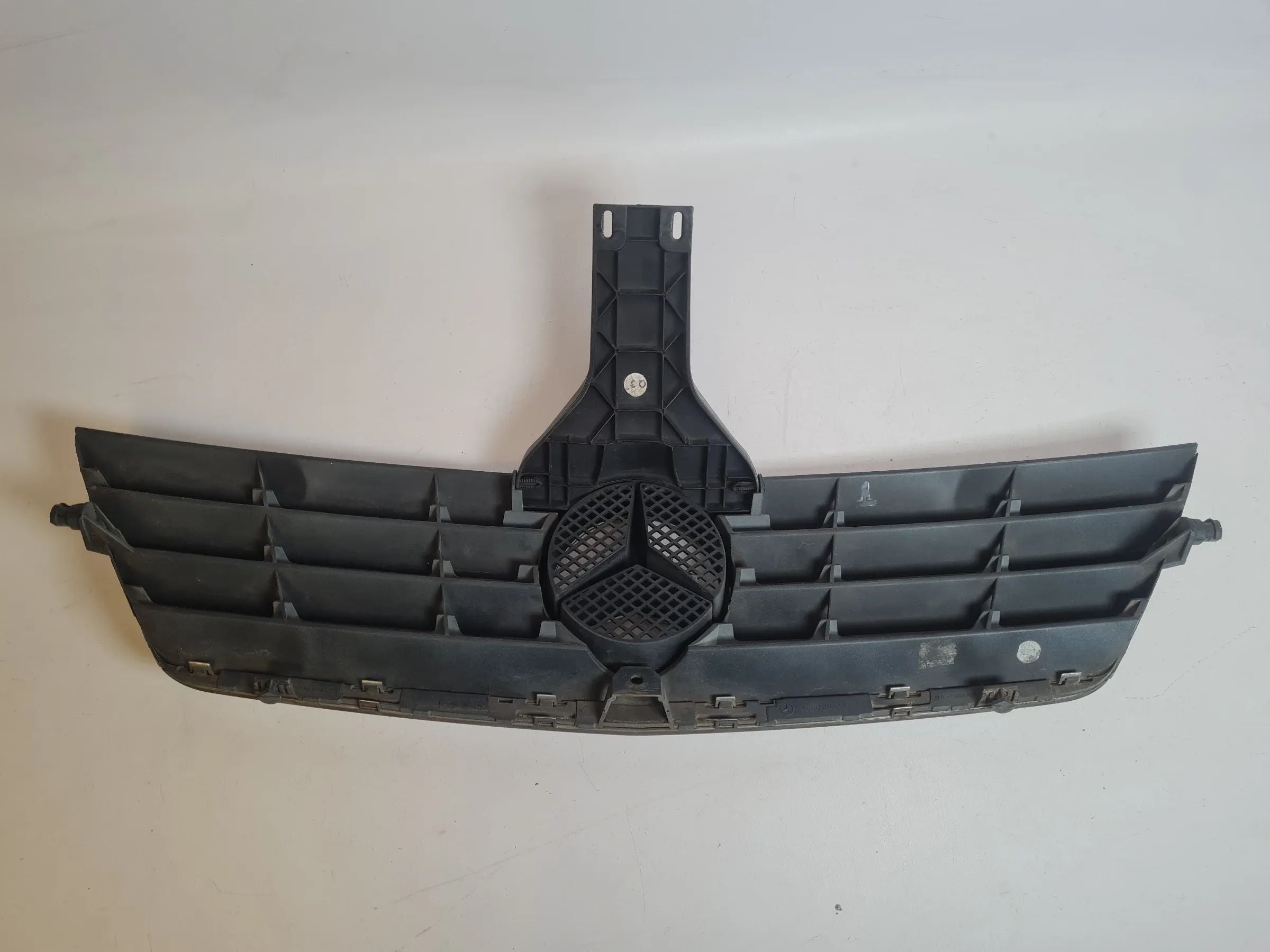Original Mercedes-Benz C-Klasse (W203) Kühlergrill A2038800383