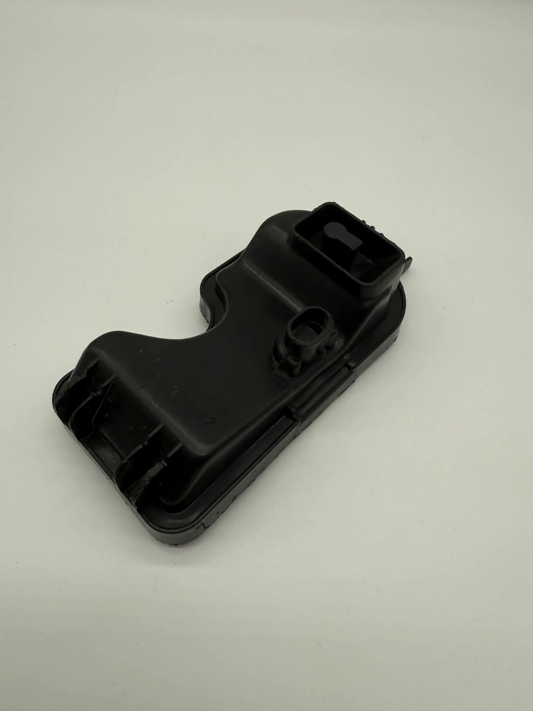 MFT191A80L  Headlight bulb dust cover cap for Fiat Punto UK2057009-62