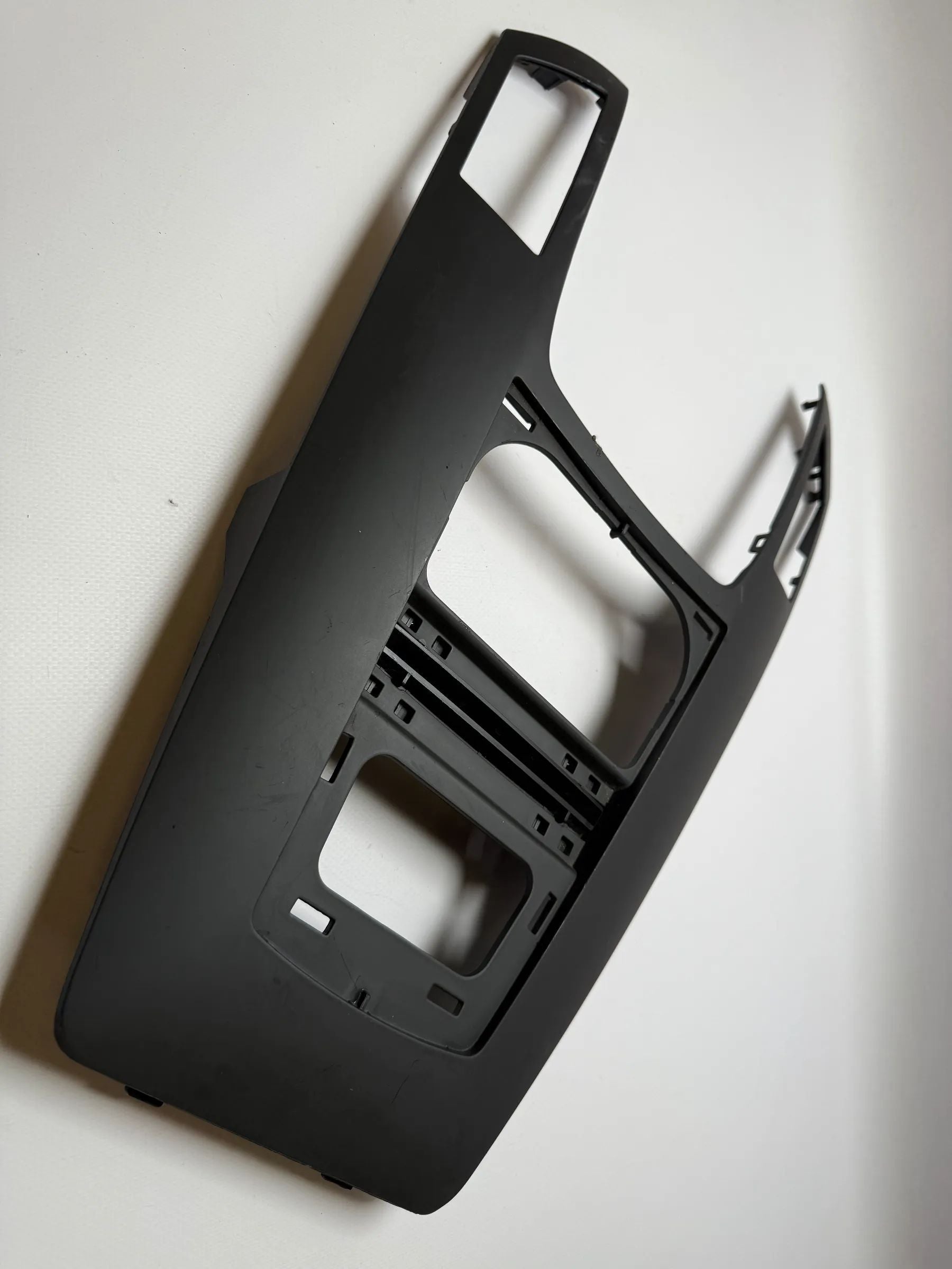 Оригинальная облицовка панели приборов Опель Зафира Б 13150253