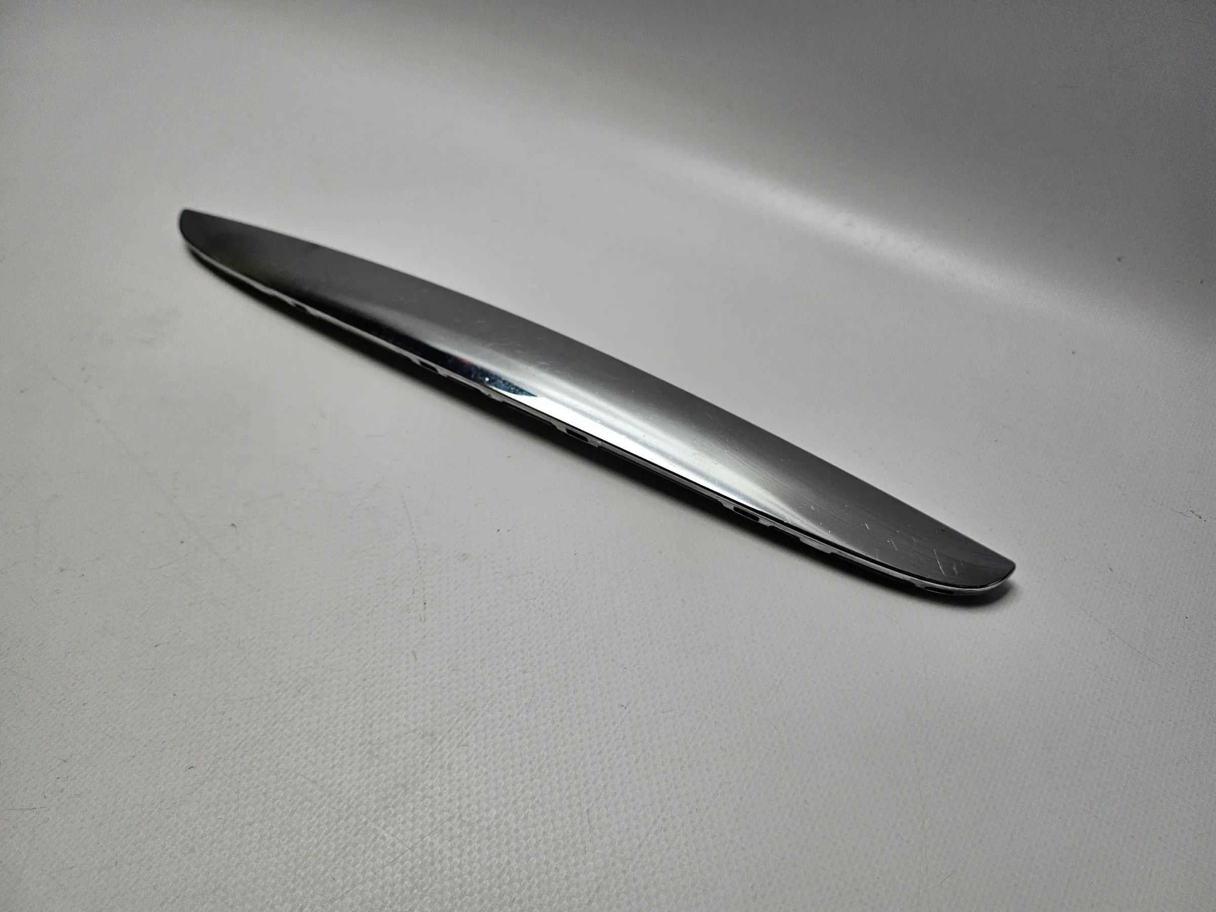 Оригинальная правая верхняя крышка капота двигателя BMW E90 E91 7117242