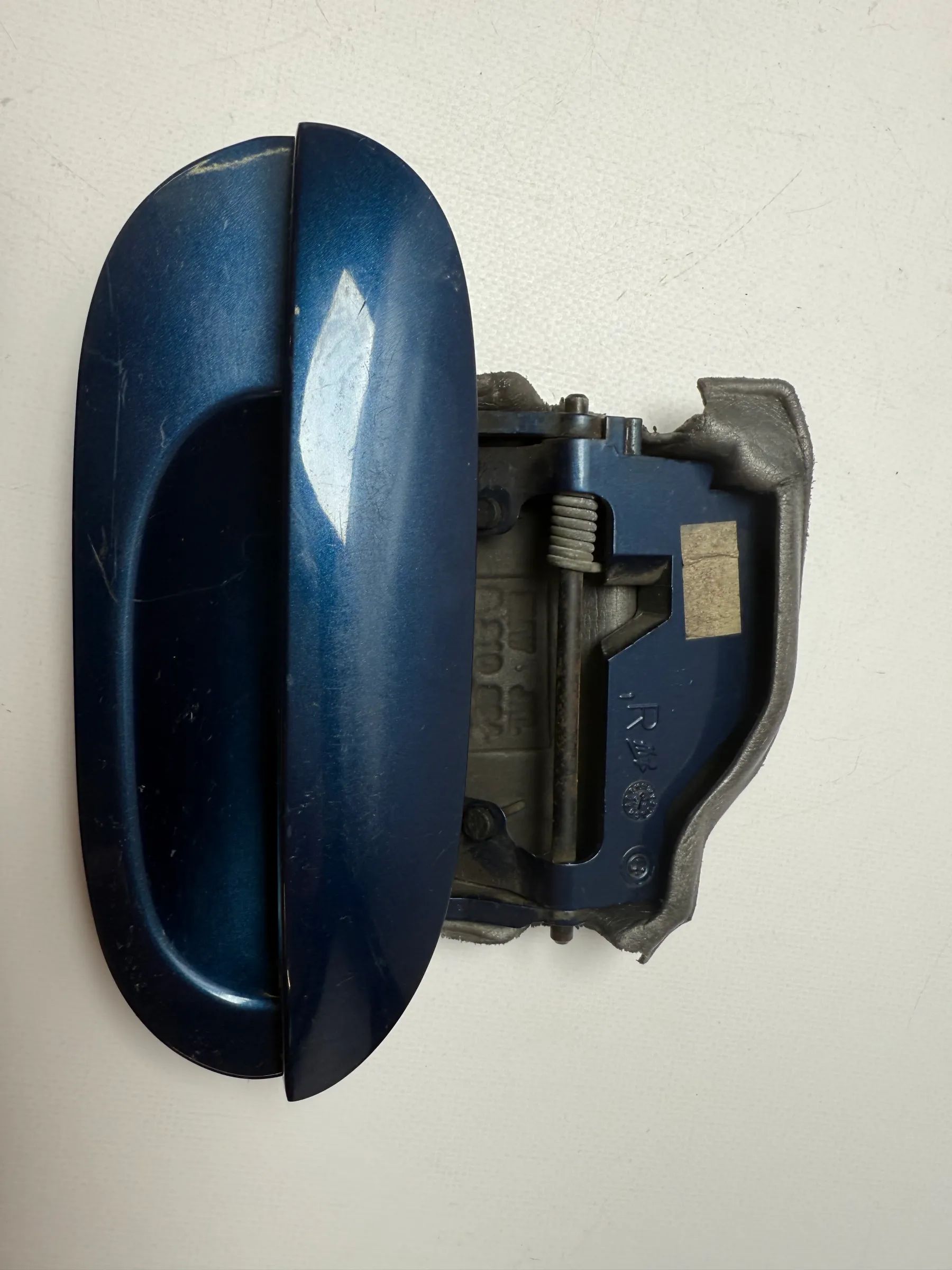 Oryginalna klamka drzwi BMW E39 tylna prawa niebieska alu R1 ("E39 tylna R1")