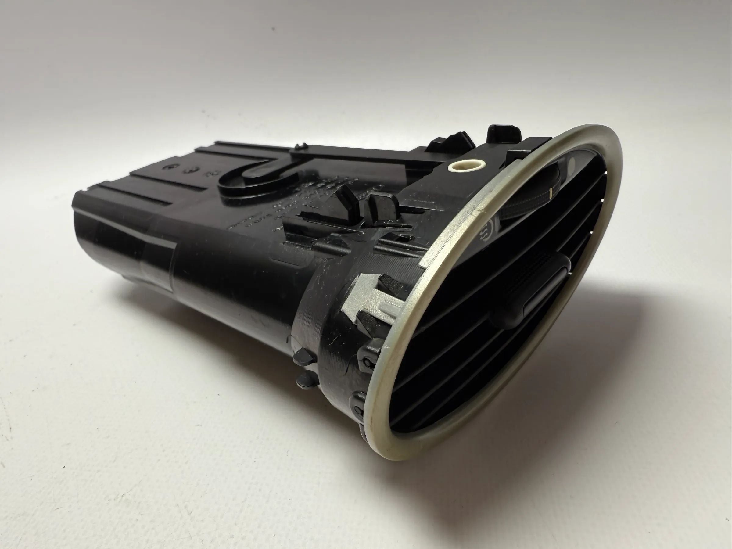 Оригинальная воздушная решетка Ford Focus II 2 4M51A014L21AD