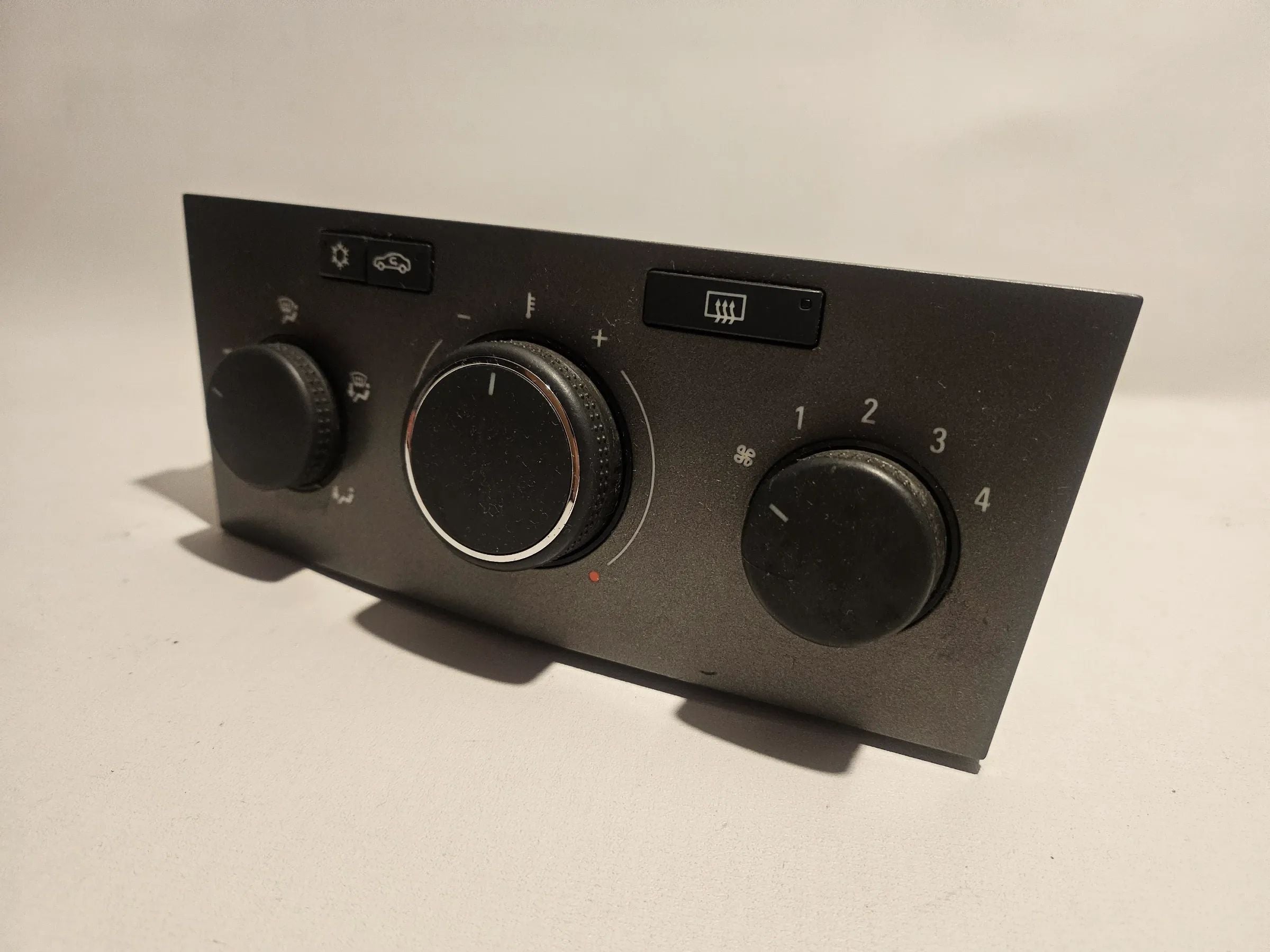 Оригинальное управление отоплением климат-контроль Опель Зафира 90151317