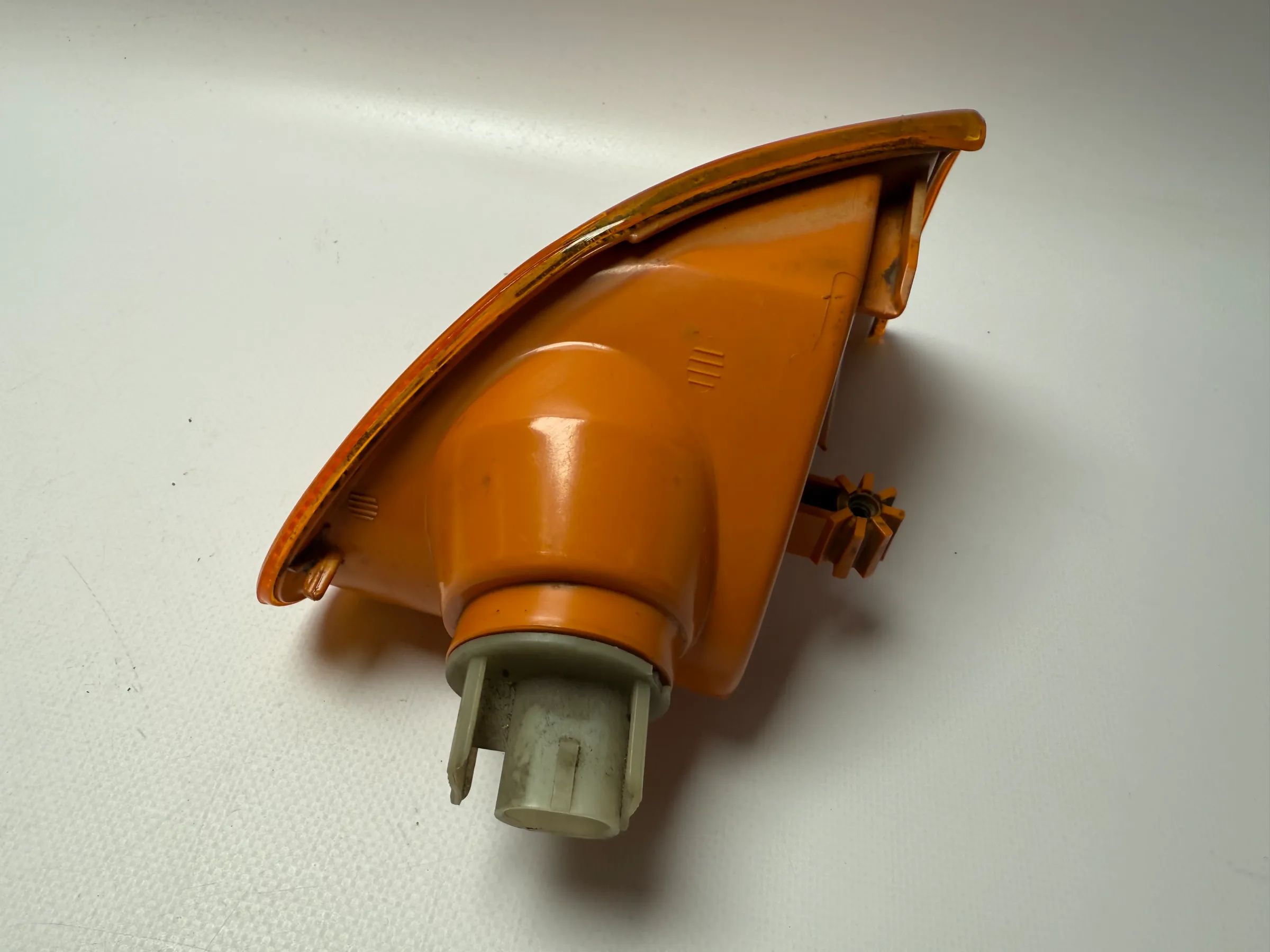 Оригинальный передний левый оранжевый указатель поворота Opel Astra F 91-94 90421897