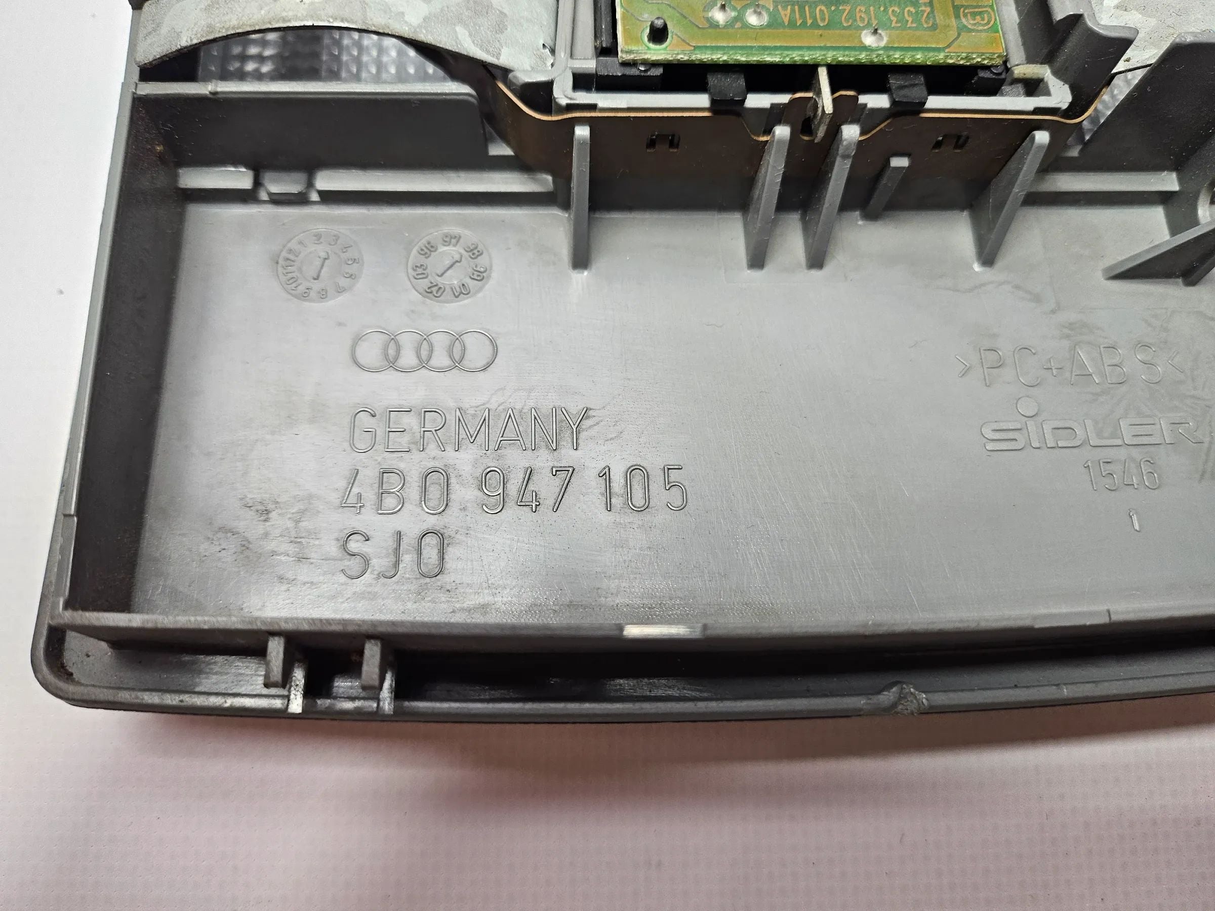 Audi A6 4B C5 A8 4D Luz interior lámpara de lectura iluminación 4B0947105