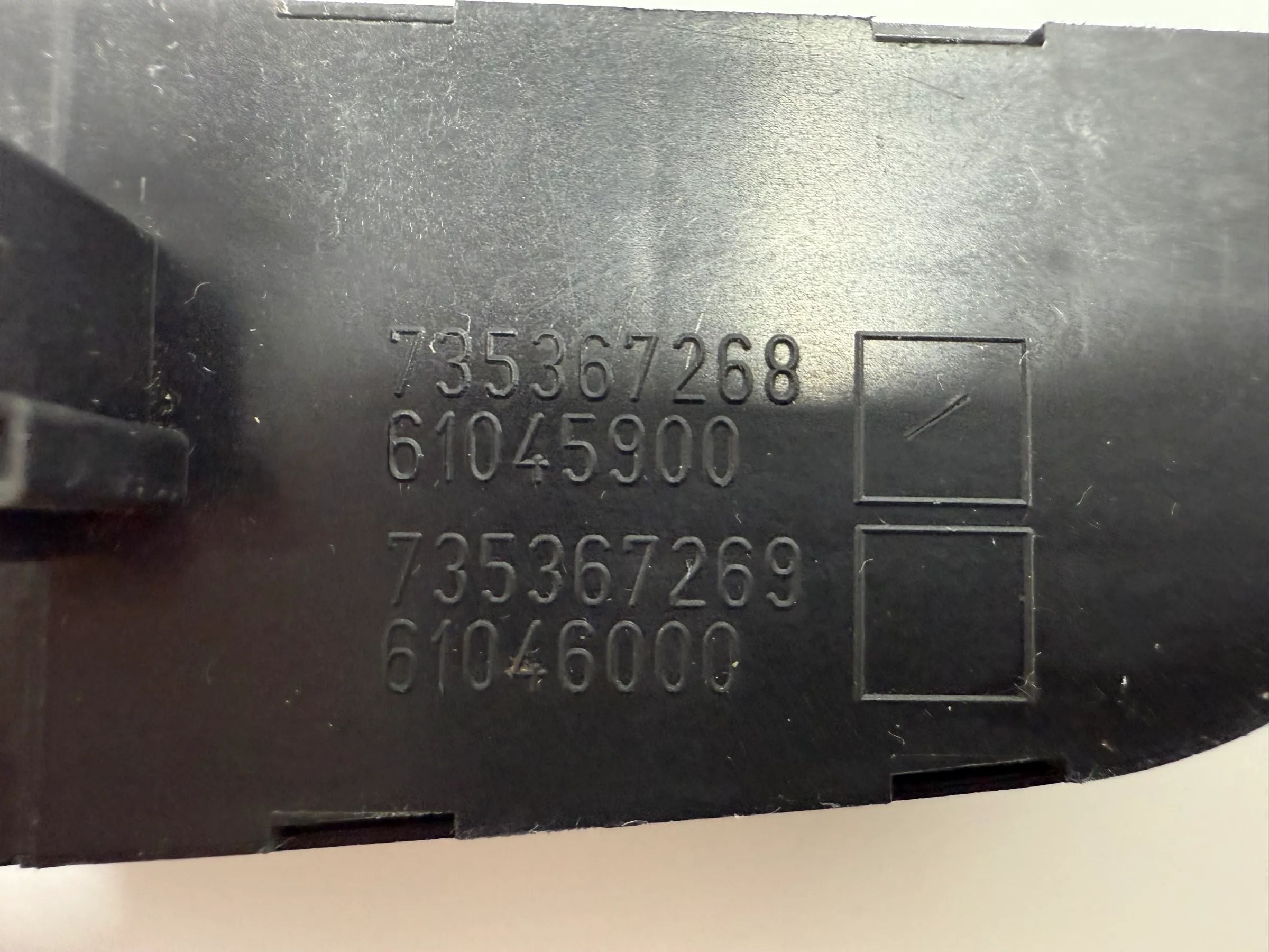 อะไหล่แท้ Fiat Punto 199 2009-2011 สวิตช์ปรับระดับไฟหน้าซ้าย หมายเลข 735367268