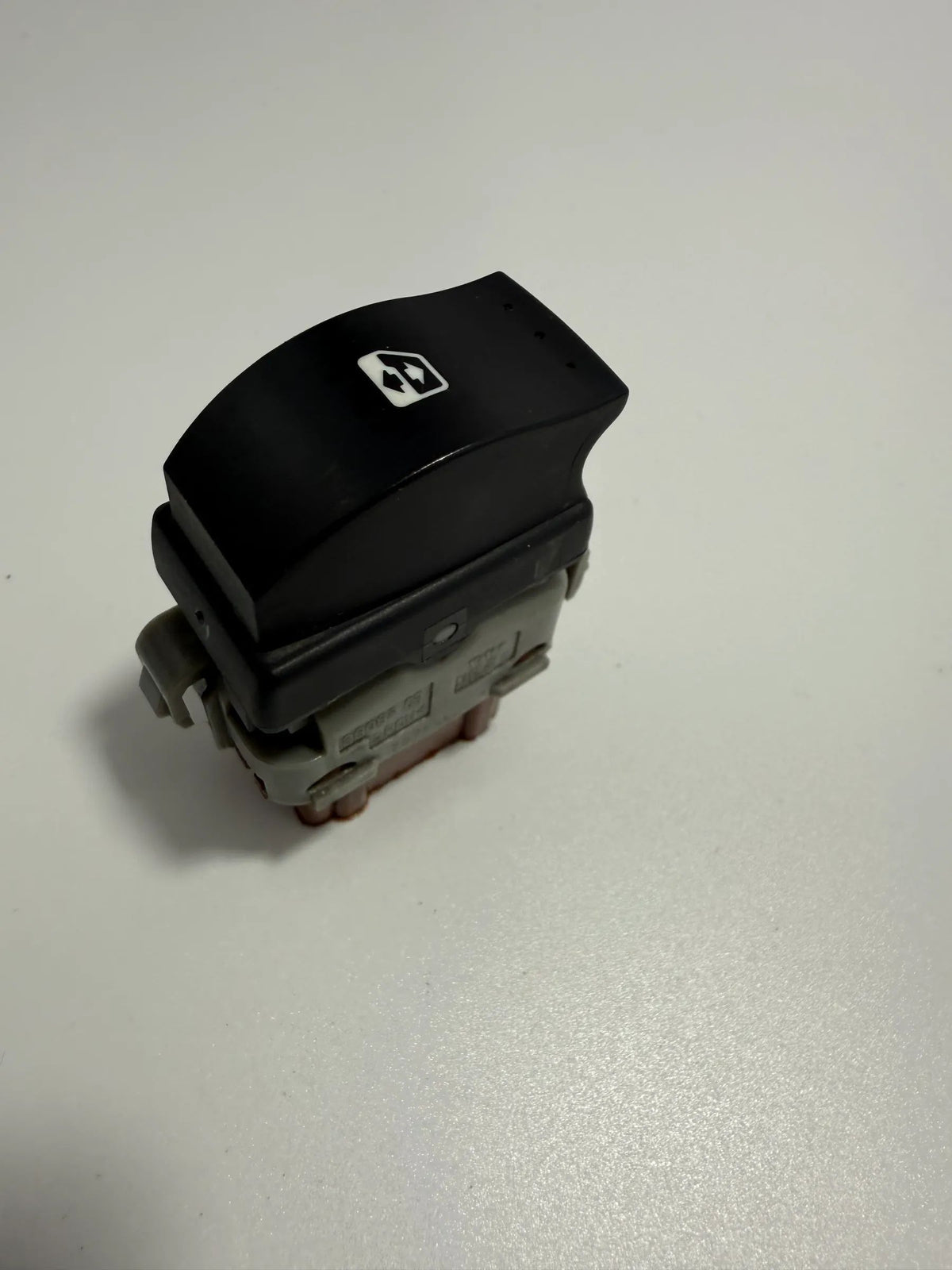 असली RENAULT CLIO III (BR0/1, CR0/1) विंडो लिफ्टर स्विच ब्राउन 2808203