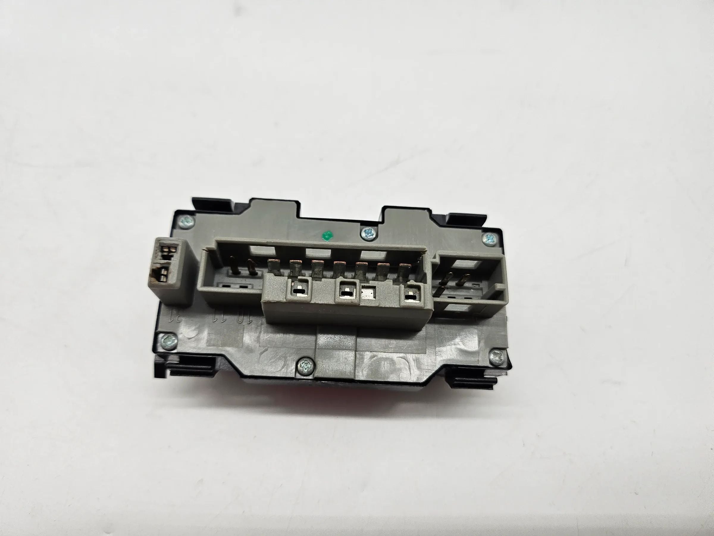 Original Mercedes-Benz C-Klasse W202 Interruptor de Pisca-alerta A2028207410