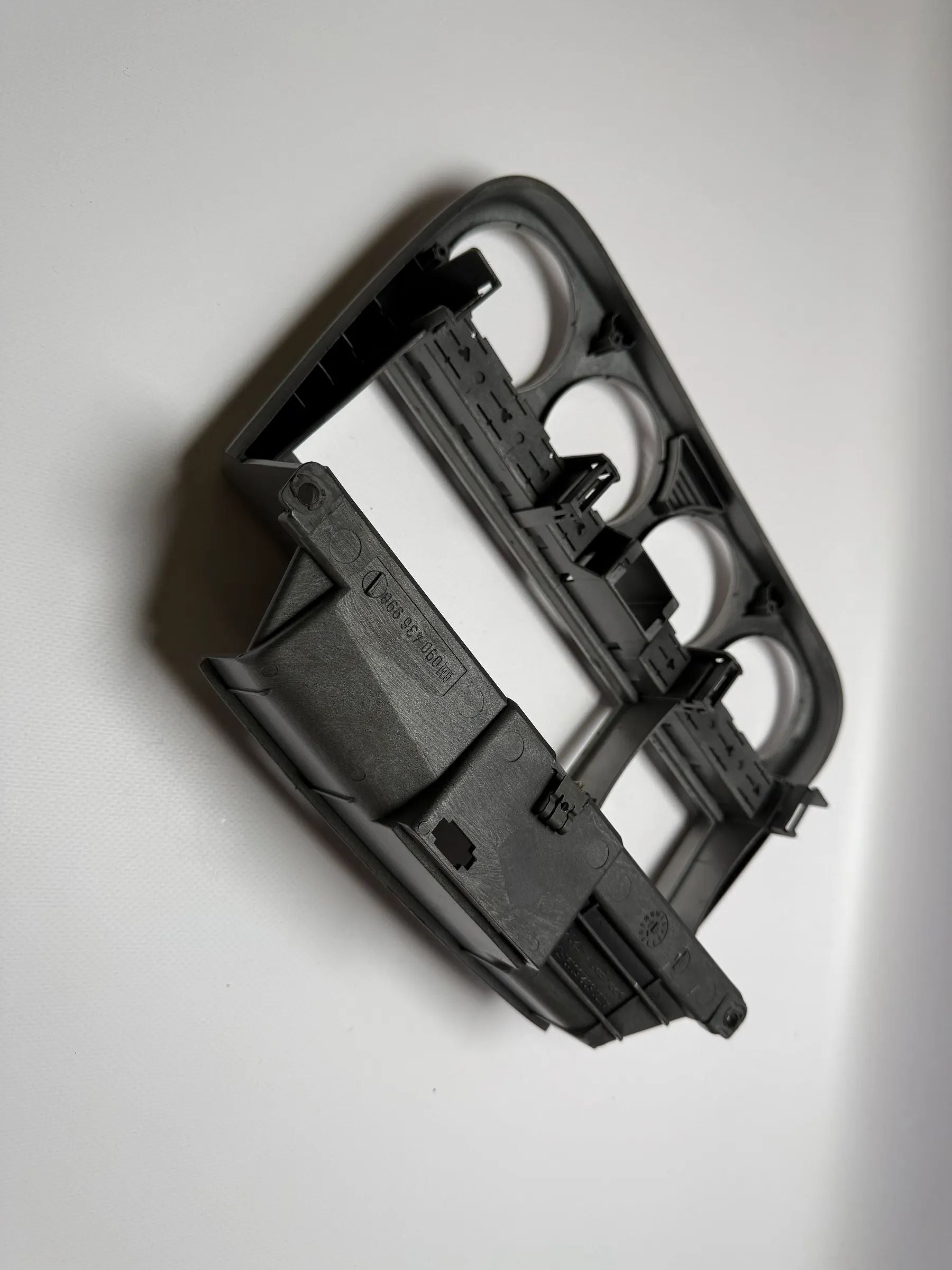 Оригинальная накладка облицовки центральной консоли Opel Омега 090436998