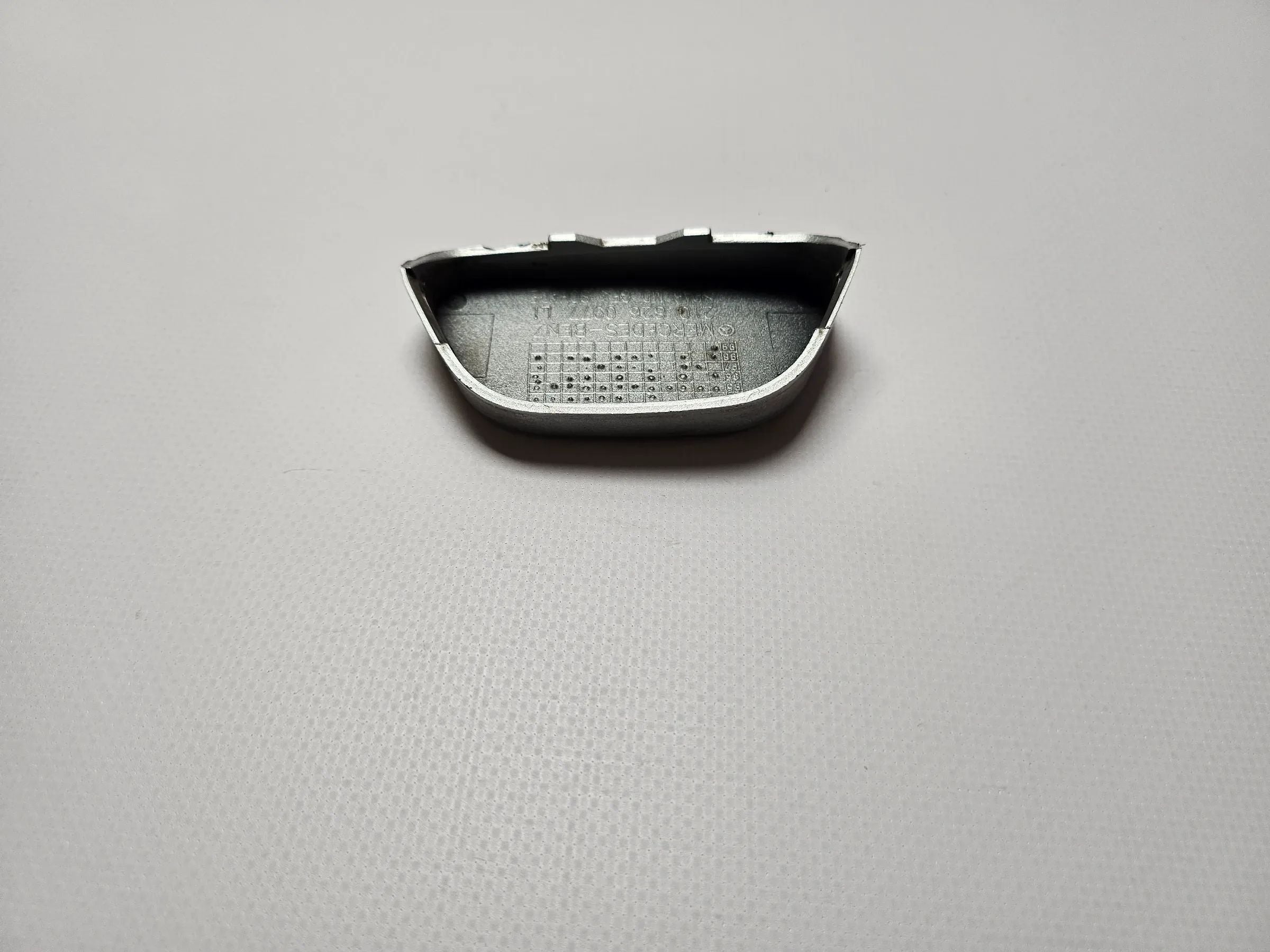 Original Mercedes W210 Klappe / Deckel Düse SWA linkls  silber A2108260977