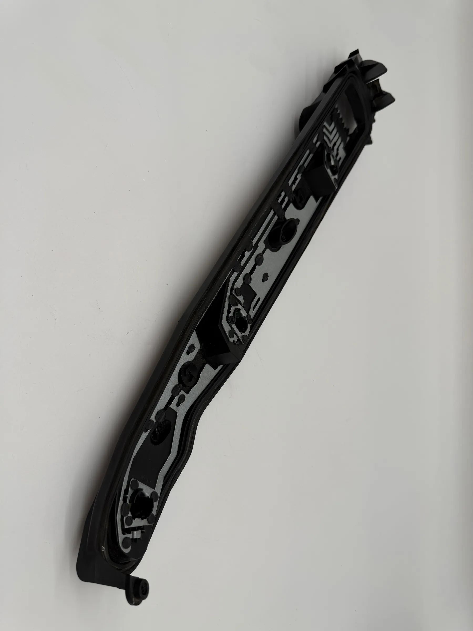 อะไหล่แท้ Opel Corsa C ไฟท้าย ขายึดโคมขวา Valeo 09114337