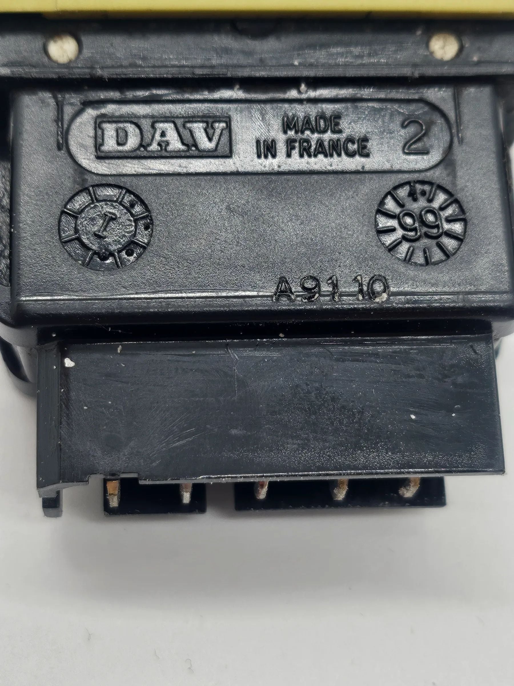 Original Renault Twingo 1,2 Interrupteur Lève-Vitre Commande Avant-Droit A9110