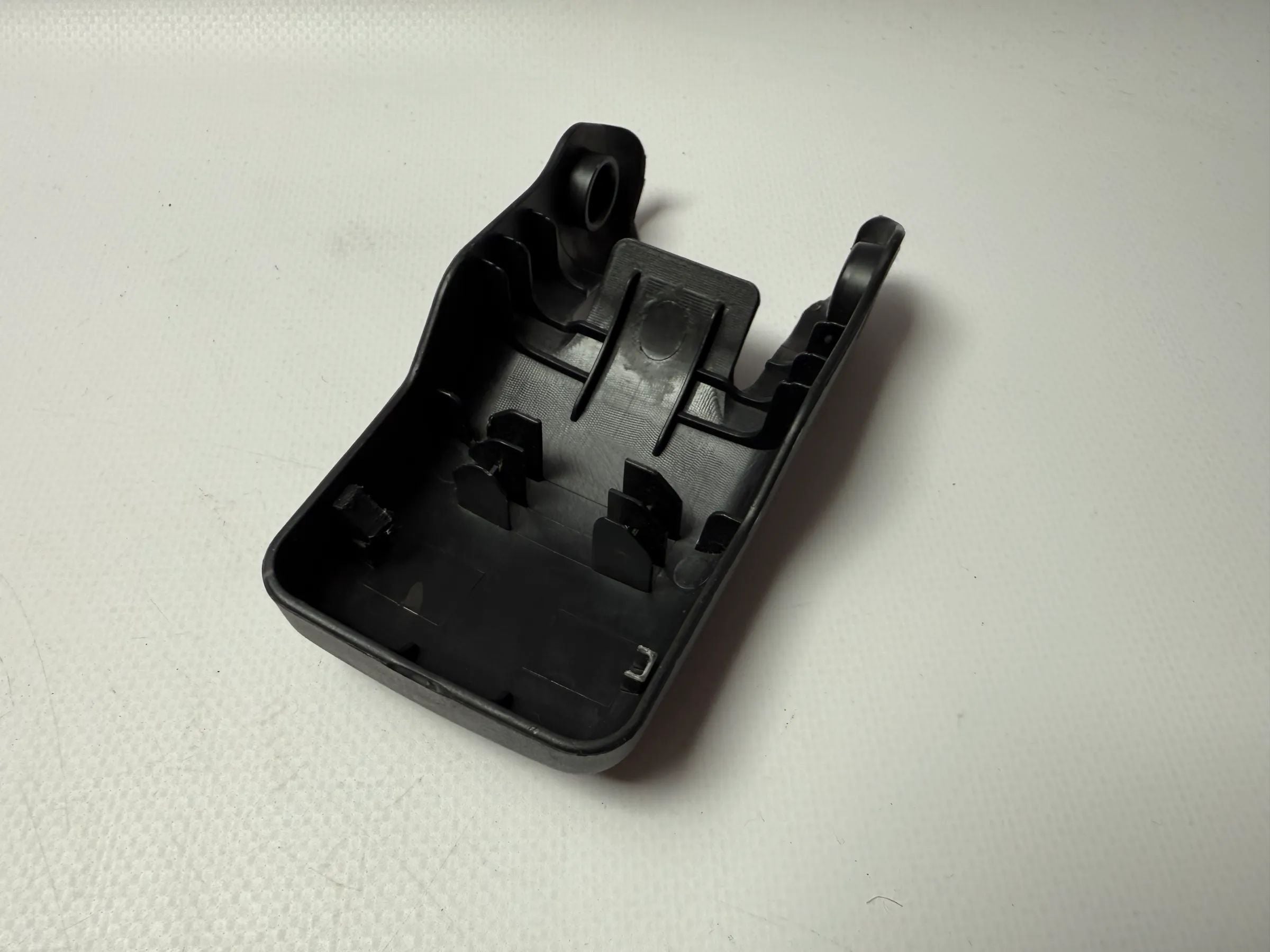 อะไหล่แท้ Hyundai Tucson ฝาปิดบานพับเบาะ 89137-2E000-U7