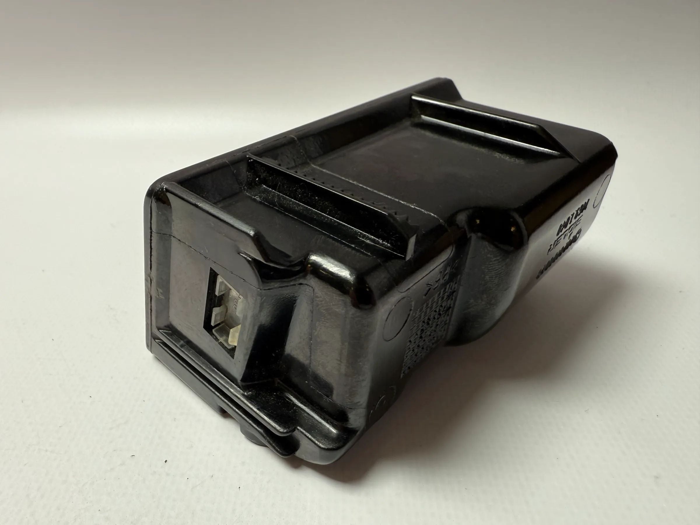 Originele Mercedes-Benz C-Klasse Asbak Middelconsole A2028100028