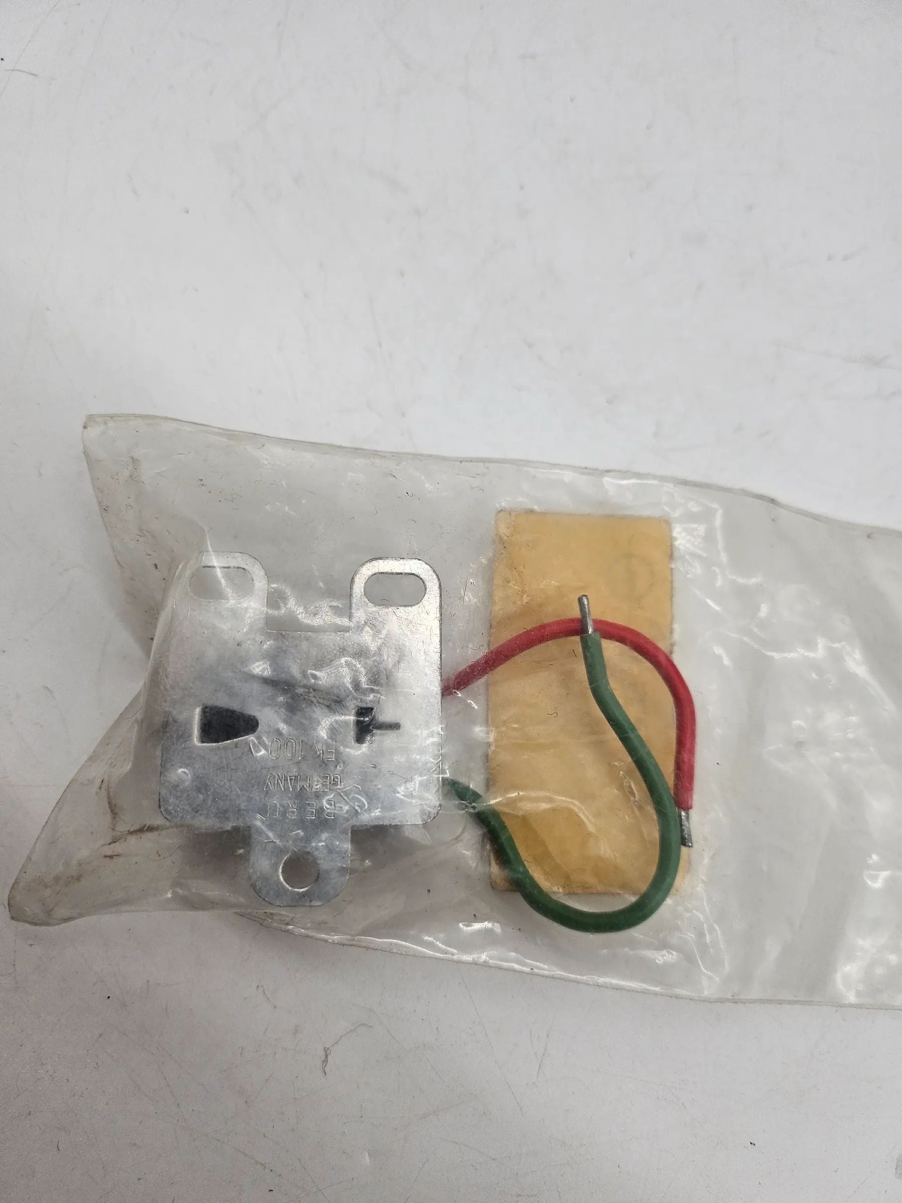 Оригинальный опель гаситель помех мотор стеклоочистителя 1784125 NOS для Аскона и Манта А ОРИГИНАЛ НОВЫЙ