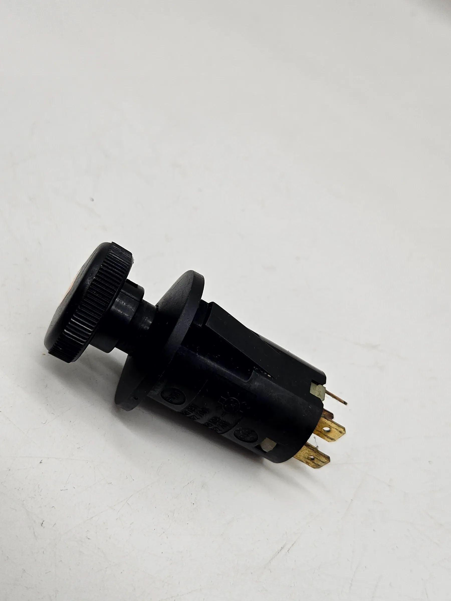 純正 Opel Corsa A Kadett D リアヒータースイッチ 90069091 中古オールドタイマー