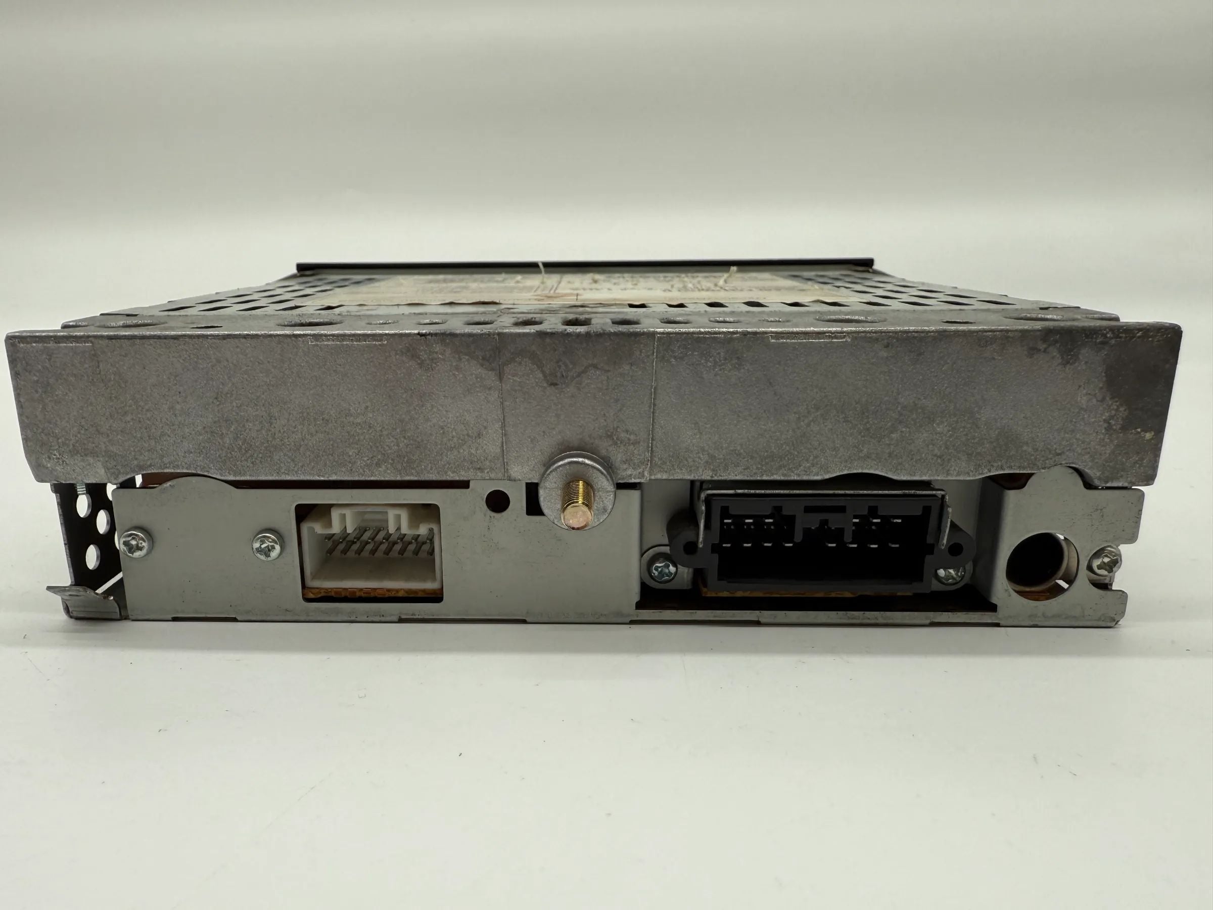 mz311990 Autoradio Kassettenradio Mitsubishi Carisma DE845455-56