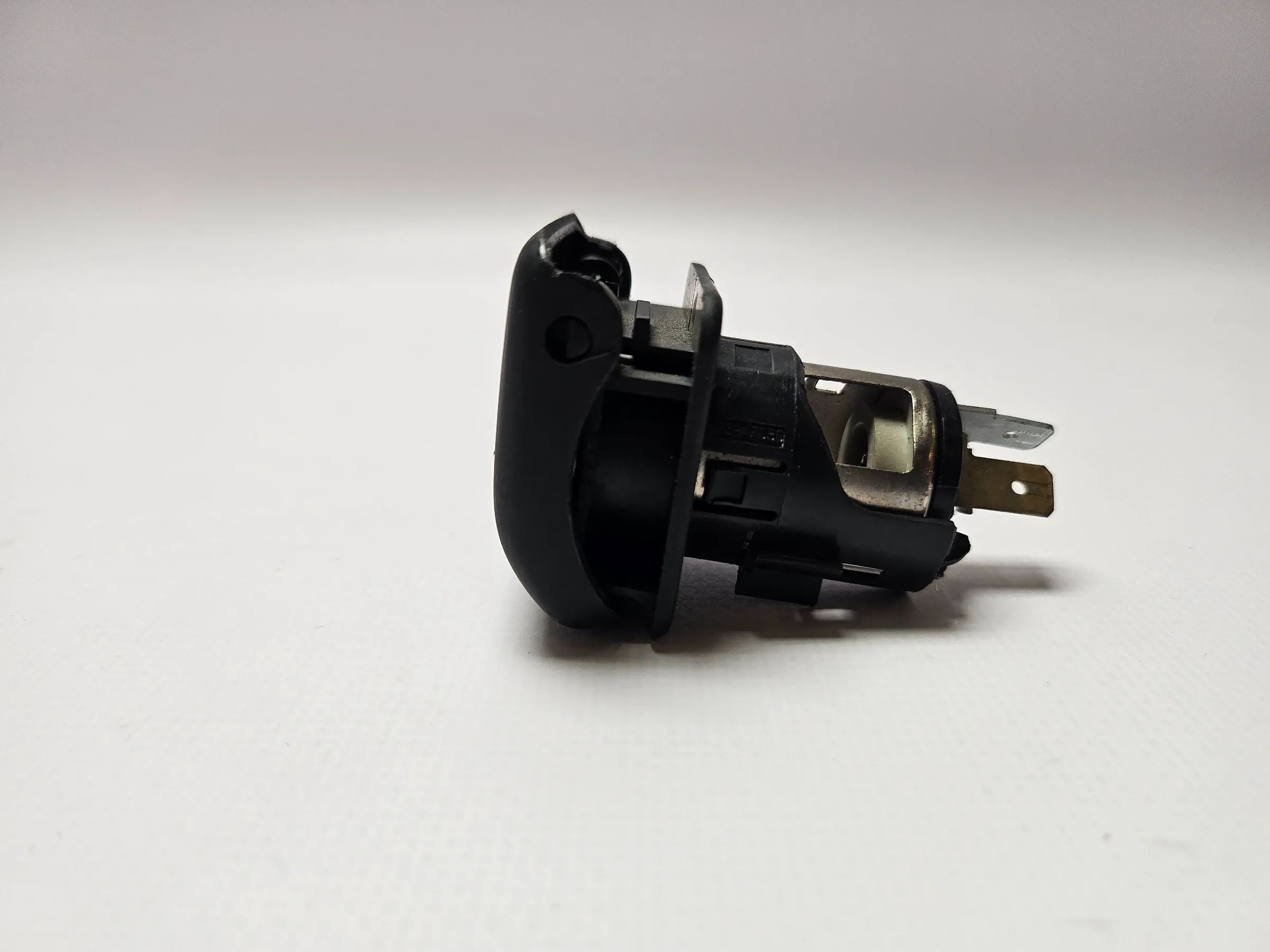 BMW X5 (E53) 2000-06 - Presa 12V Accendisigari 73947050