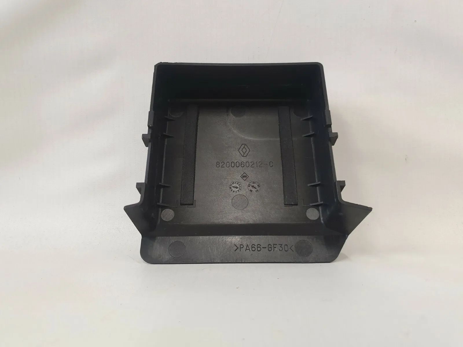 Control unit body computer compartment cover 8200060212C Renault 