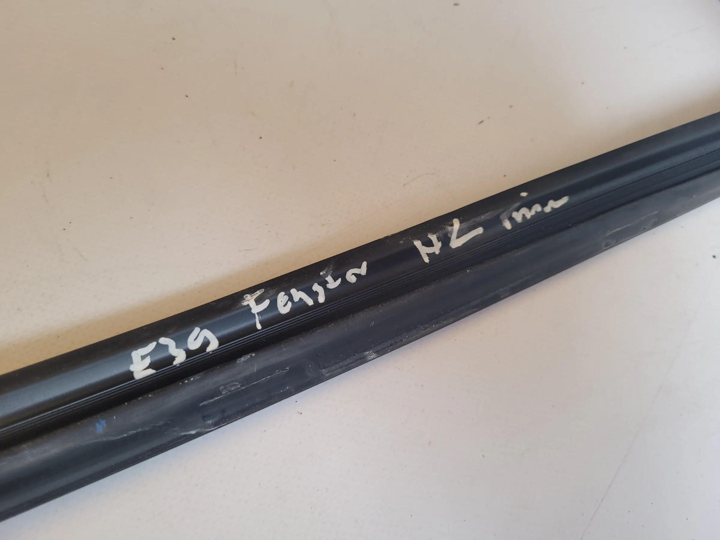BMW 5er Touring E39 Dichtung Fensterführung Links Hinten Innen (Original)