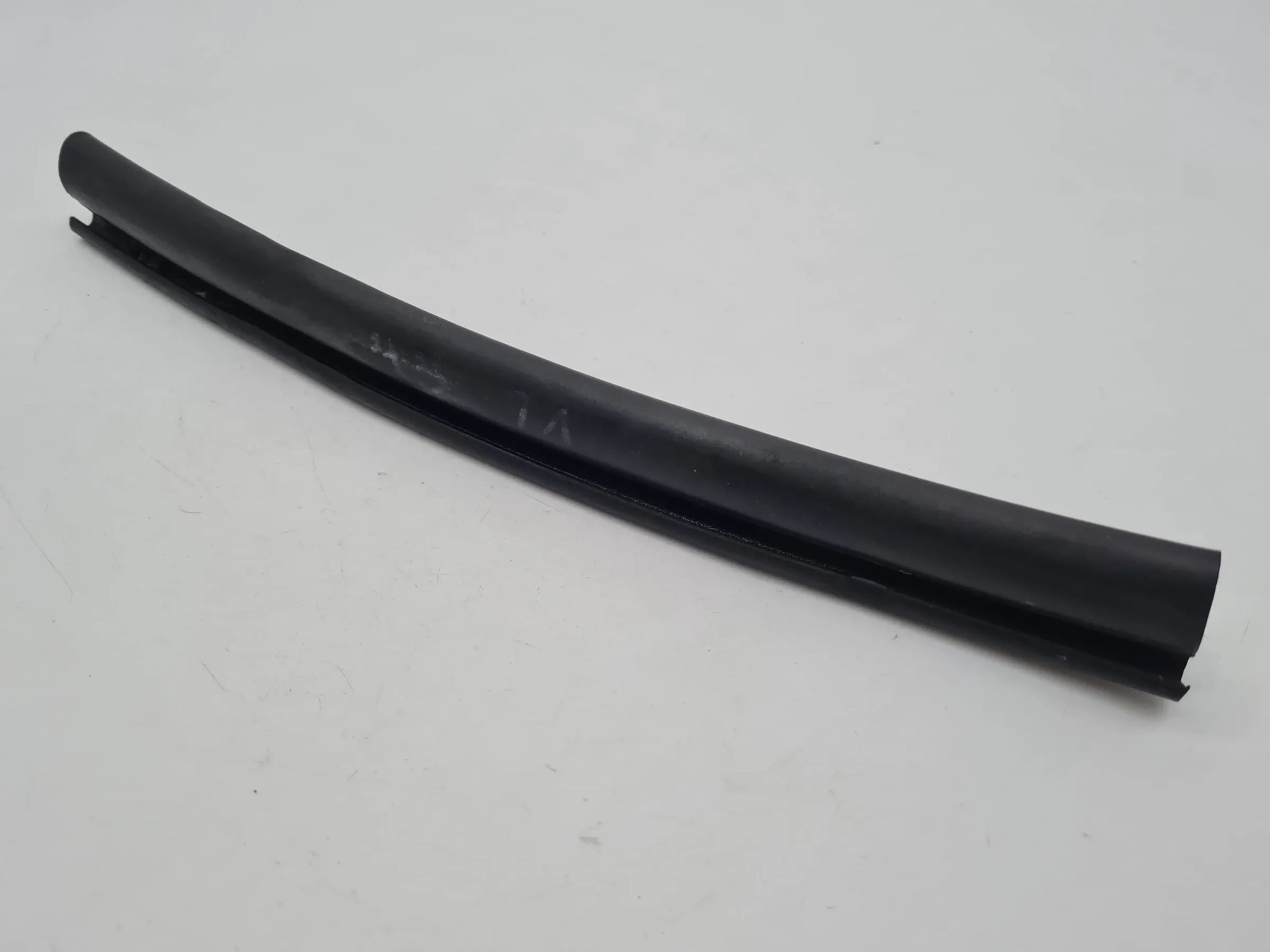 Original Audi A6 (4B2/4B4) Dichtung Gummi Links Vorne Seite