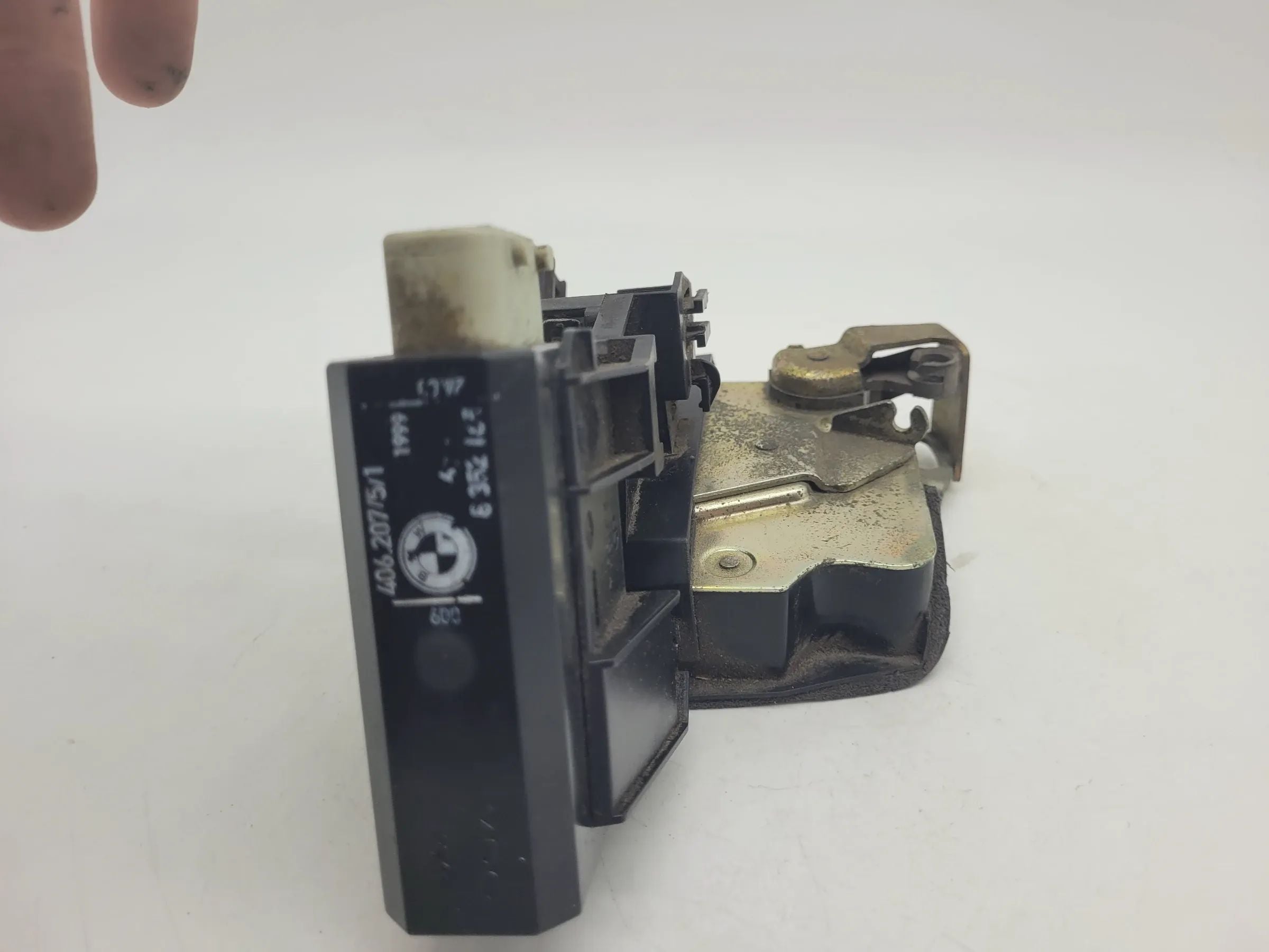 BMW 5er Touring E39 Türschloss mit Stellmotor Rechts Hinten 8166246 (Original)
