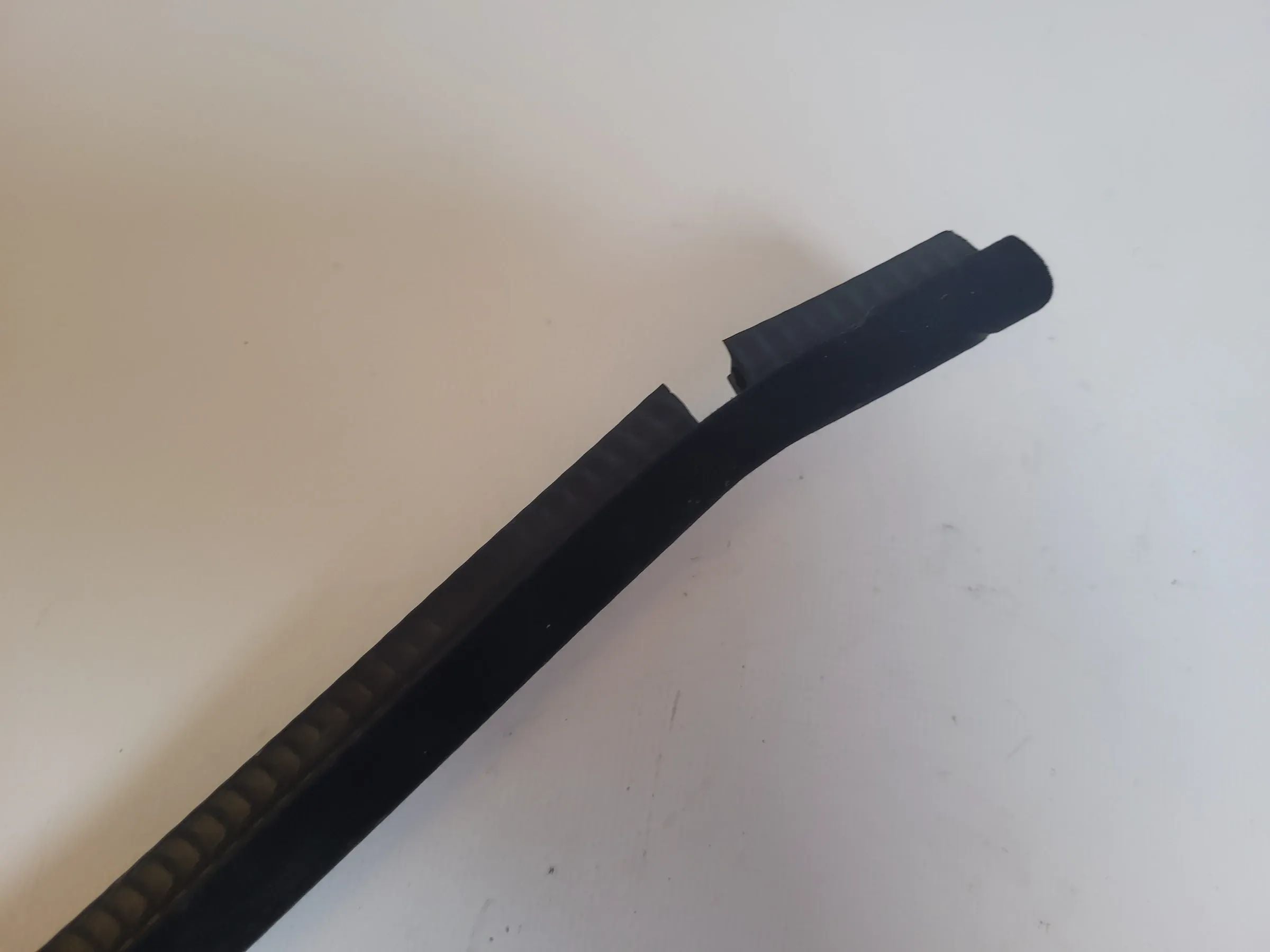 BMW 5er Touring E39 Dichtung Kofferaumfenster Links (Original)