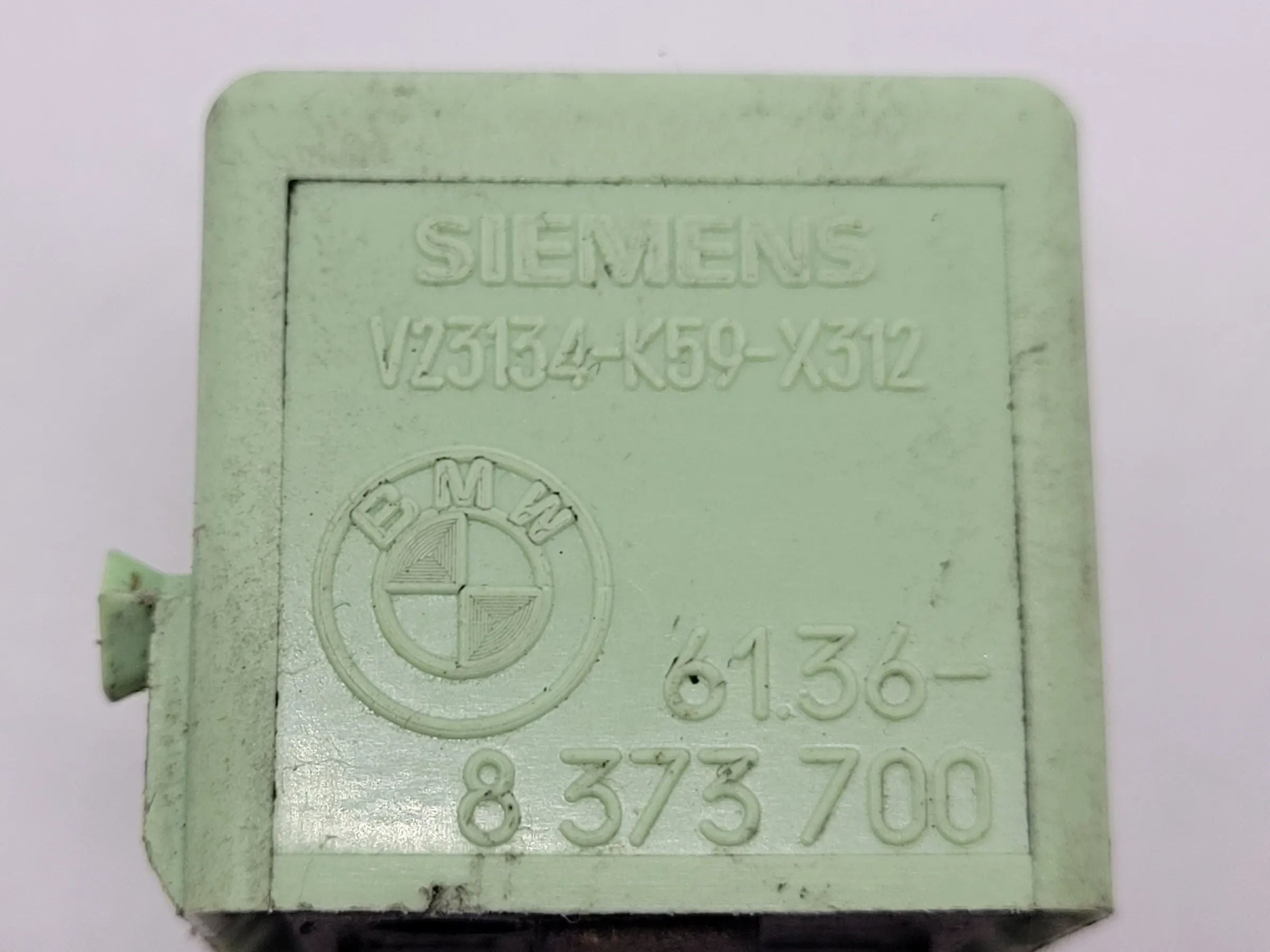 Original BMW 3er/5er E36/E39/E46 etc Relais Grün 61.36-8373700