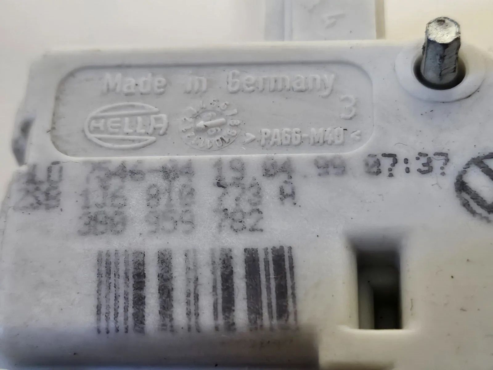 純正ロック部品 燃料フタ VW ゴルフ 1.4 1999年 1J6810773A