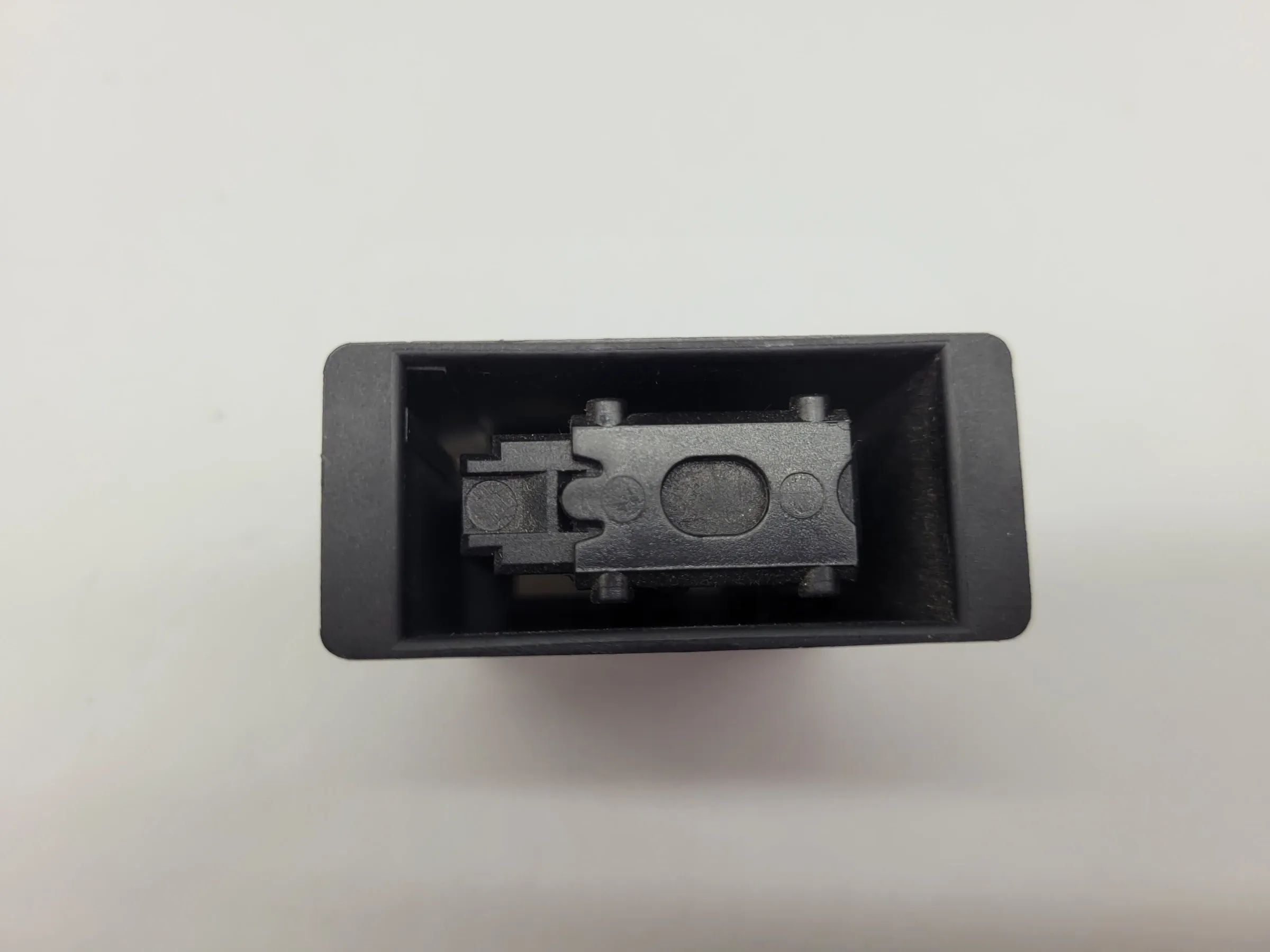 BMW 5er Touring E39 Handschuhfach Lampe Ladegerät Socke 61.13-8352336 Original
