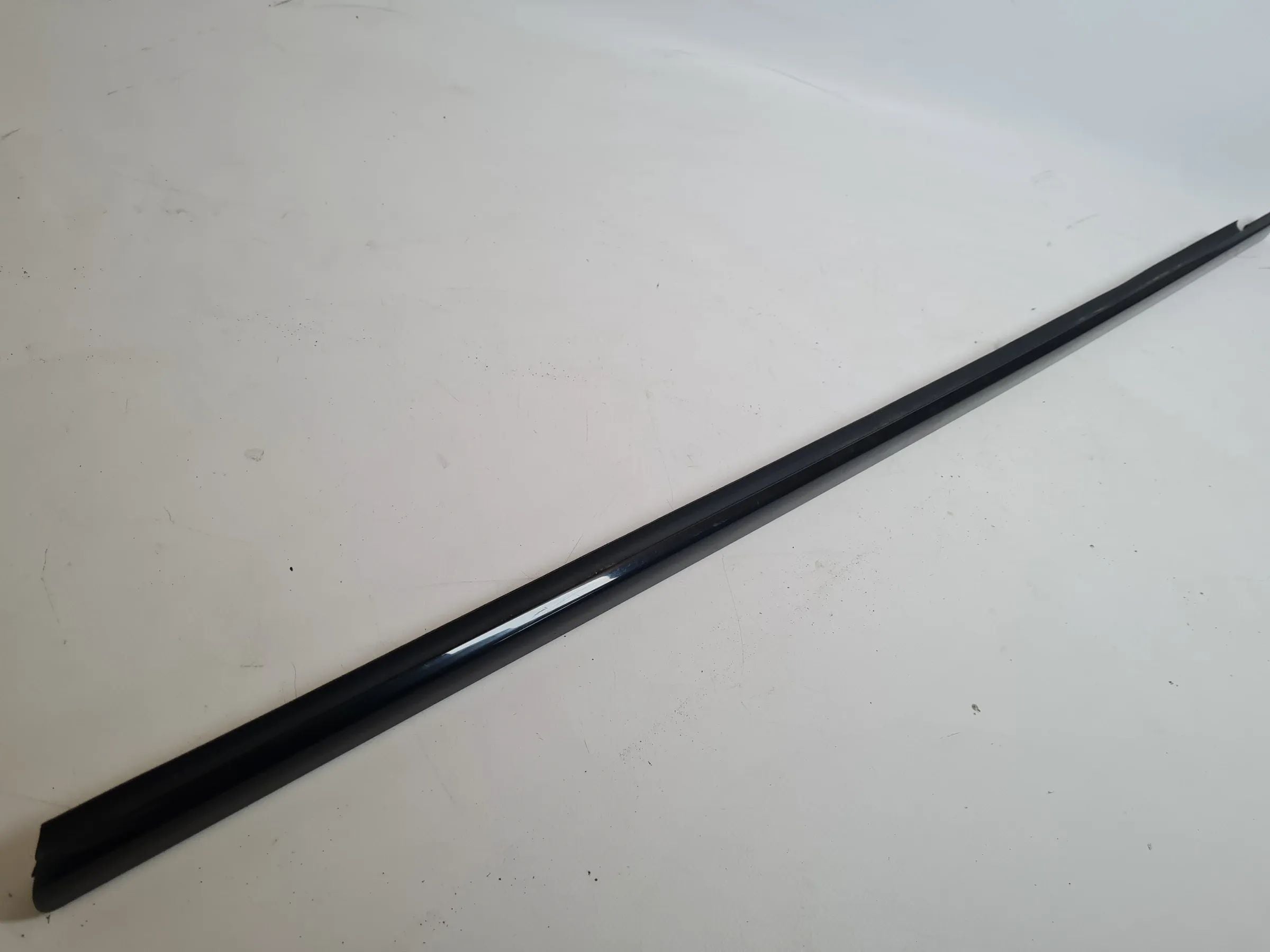 Original Mercedes C-Klasse (CL203) Einstiegsleiste Links Schwarz A2036903180