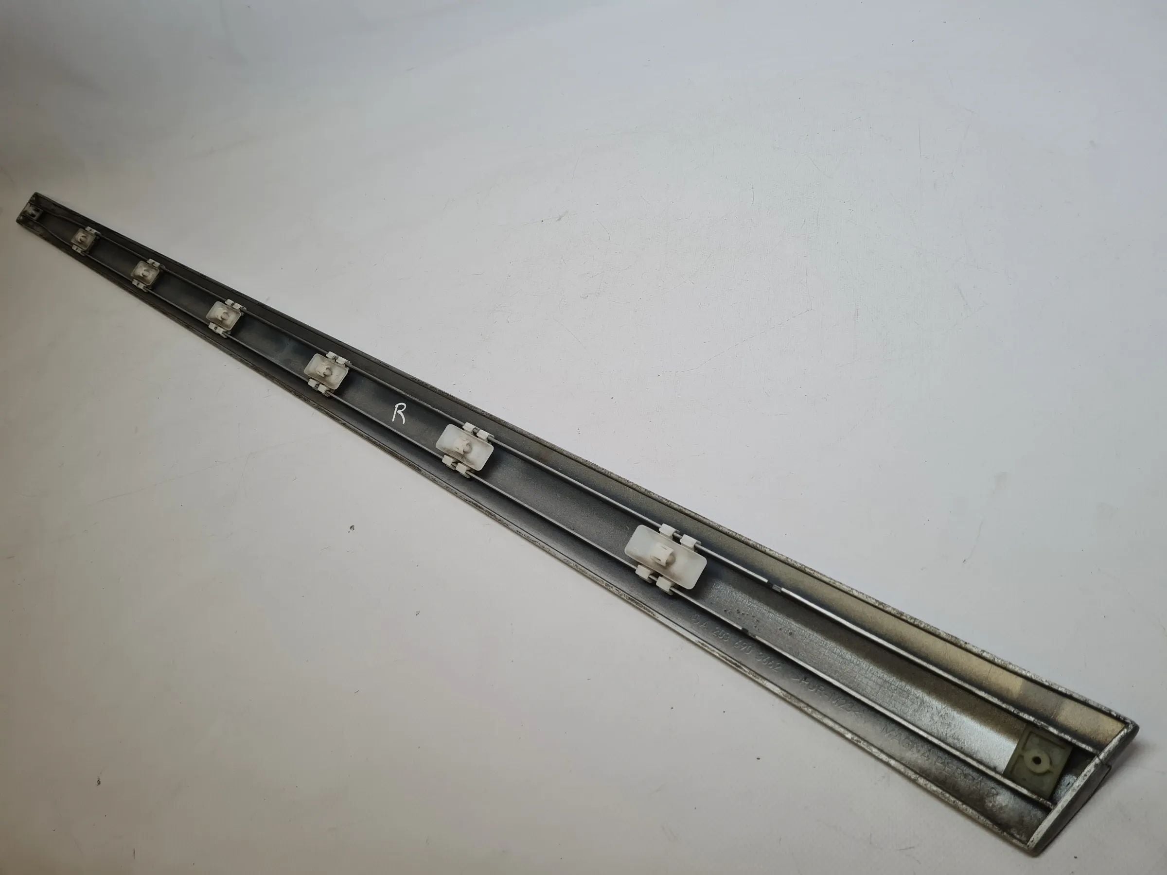 Original Mercedes C-Klasse (CL203) Dekor-/Zierleiste Rechts Silber A2036903662