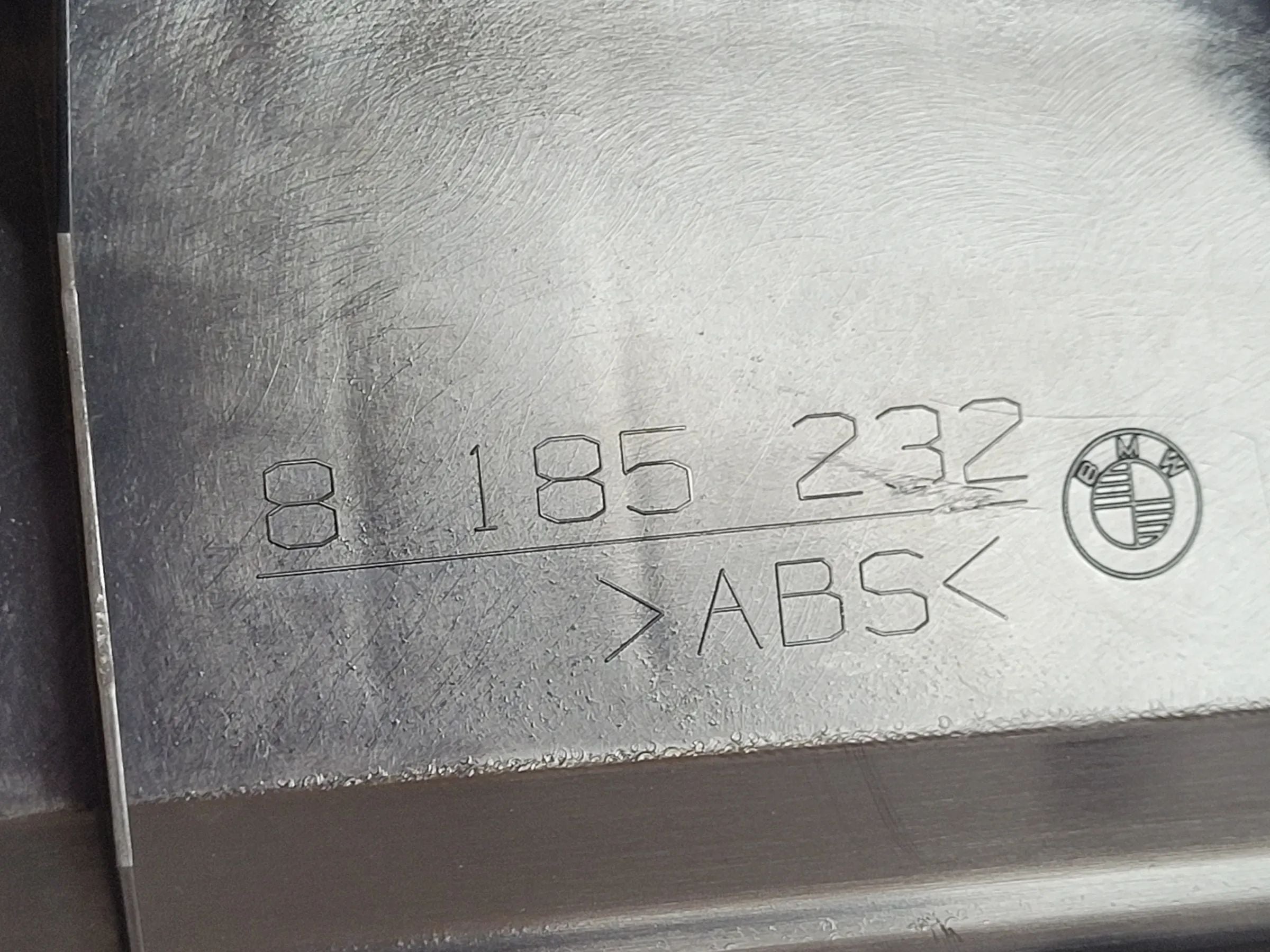 BMW 5er Touring E39 Blende Landekante Kofferraum 51.47-8185232 Original